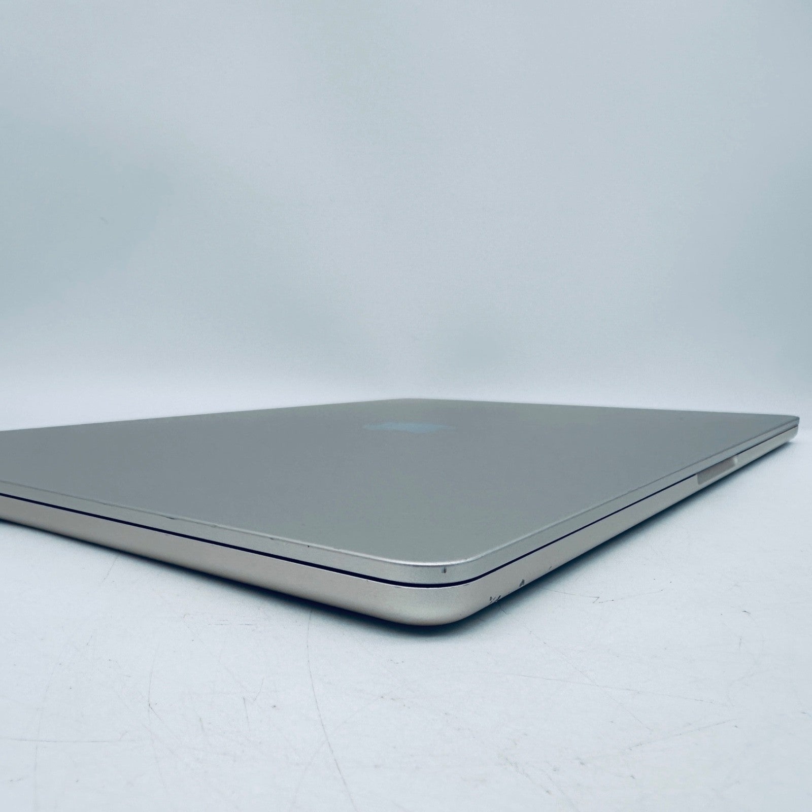 Apple MacBook Air 15-Inch M2 8-Core CPU 10-Core GPU 8GB 256GB In Starlight, Gold