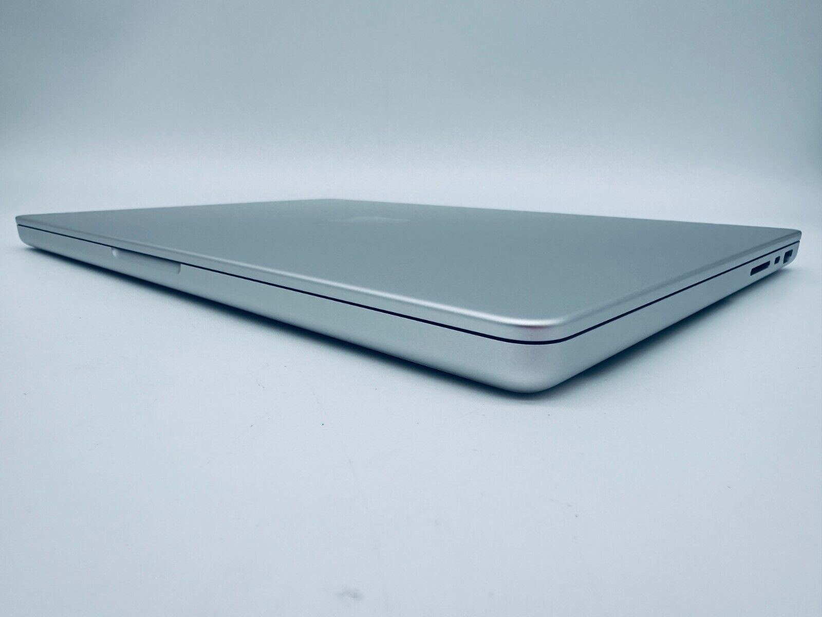 Apple MacBook Pro 14" M1 Pro 8-Core CPU 14-Core GPU 16GB 512GB SSD Silver MINT