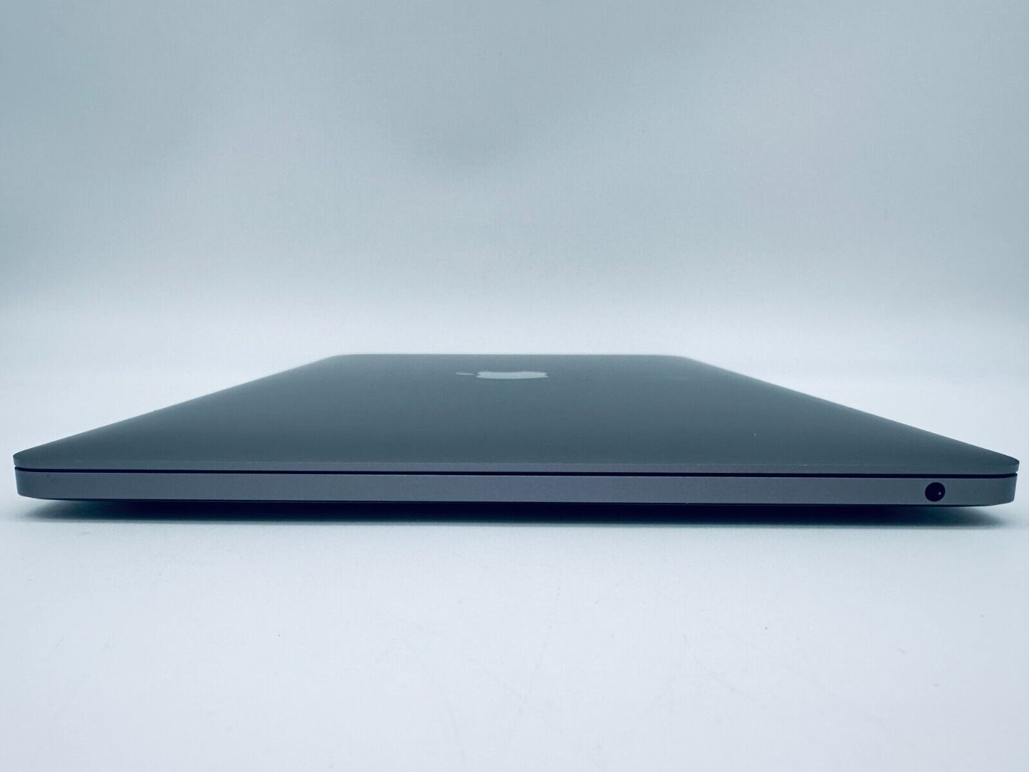 Apple MacBook Pro 13 M2 Touch Bar 8-Core CPU 10-GPU 8GB Ram 256GB SSD Space Grey