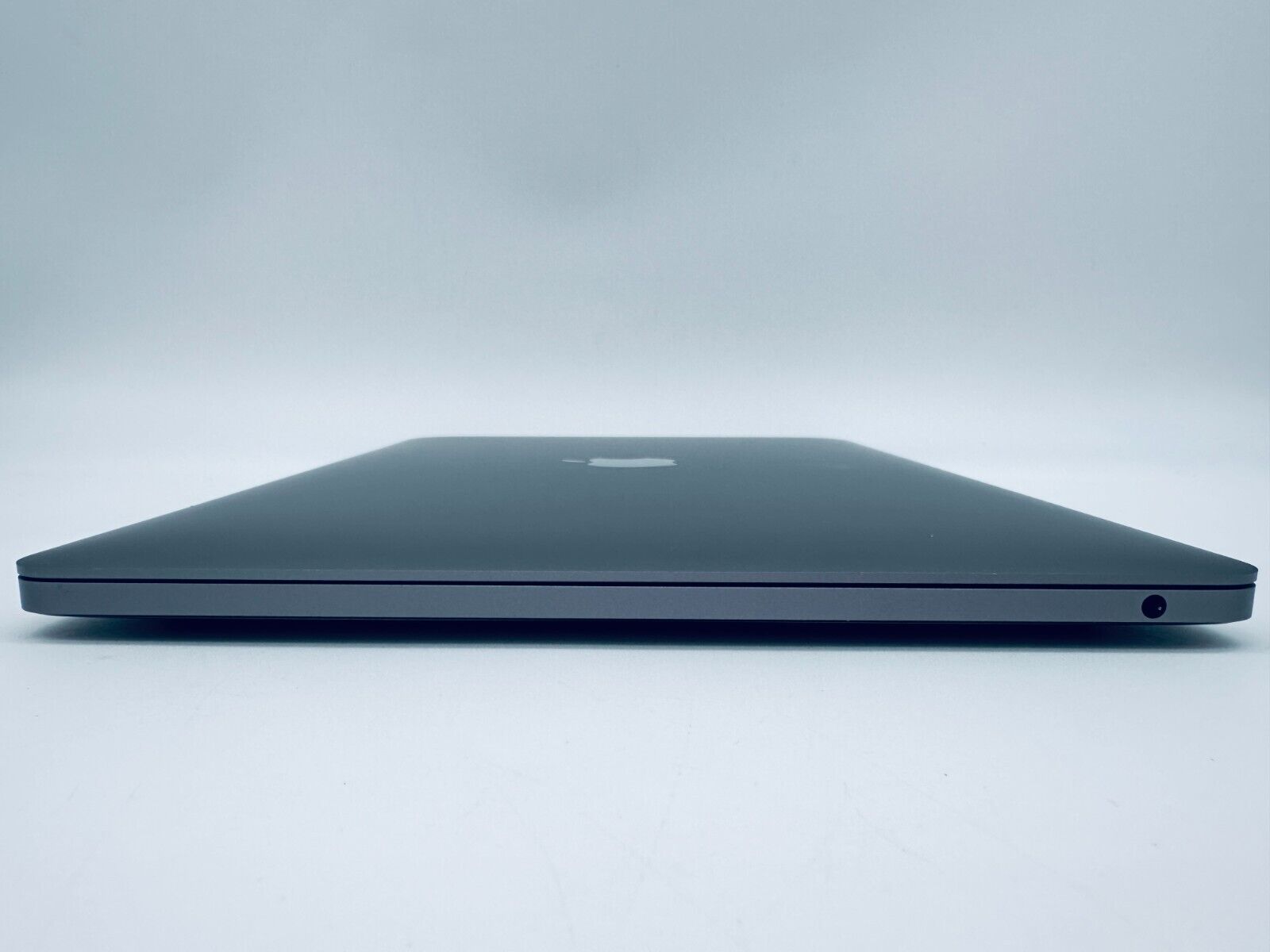 Apple MacBook Pro 13 M2 Touch Bar 8-Core CPU 10-GPU 8GB Ram 256GB SSD Space Grey