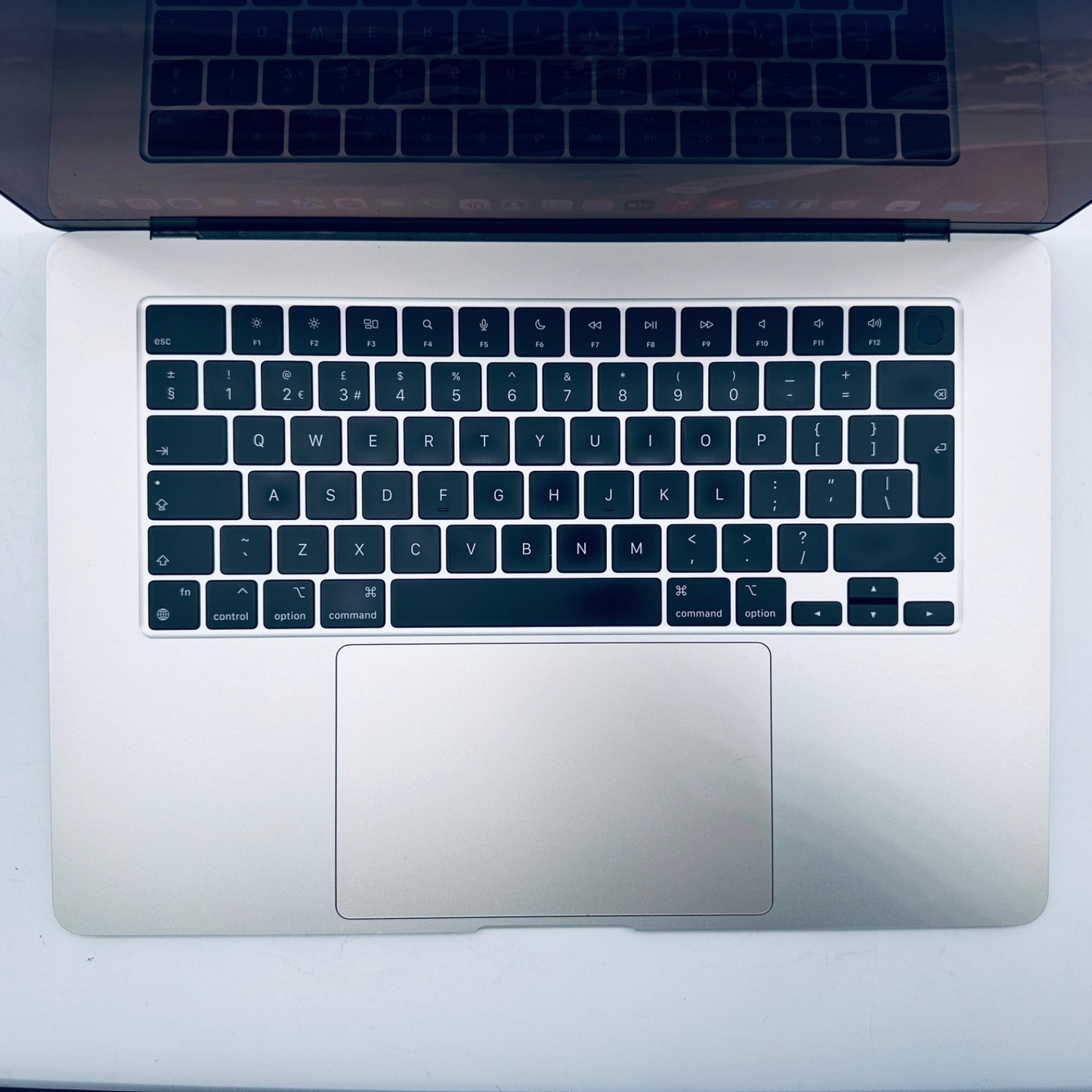 Apple MacBook Air 15-Inch M2 8-Core CPU 10-Core GPU 8GB 256GB In Starlight, Gold