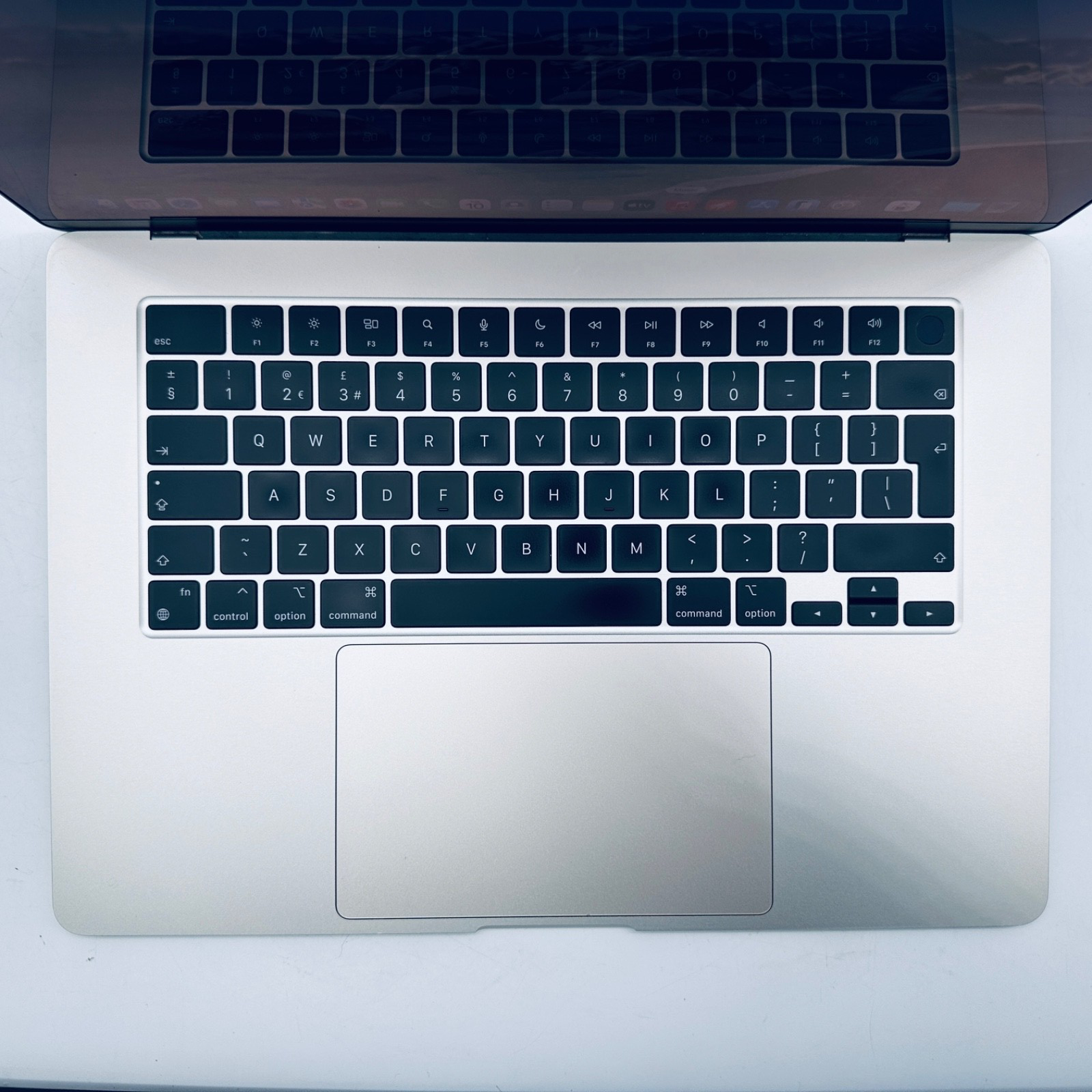 Apple MacBook Air 15-Inch M2 8-Core CPU 10-Core GPU 8GB 256GB In Starlight, Gold