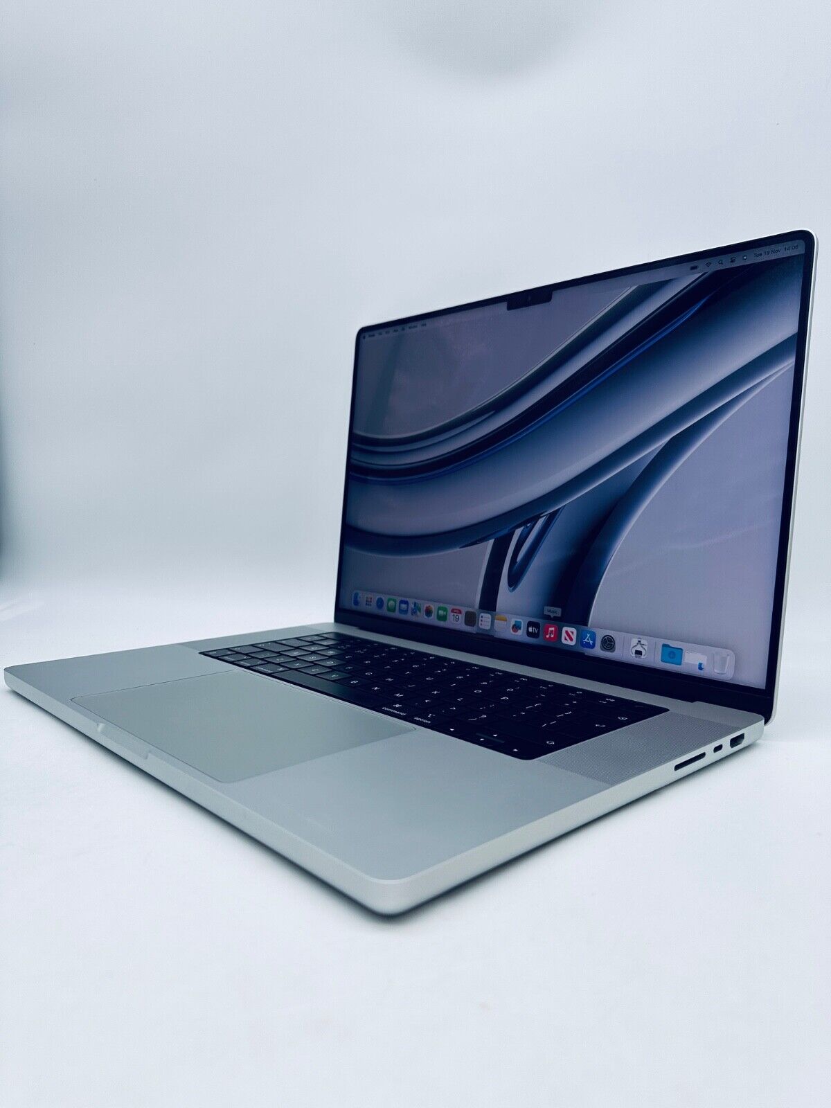 Apple MacBook Pro 16" 2021 M1 Max 10-Core CPU, 32-Core GPU 32GB 4TB SSD Silver