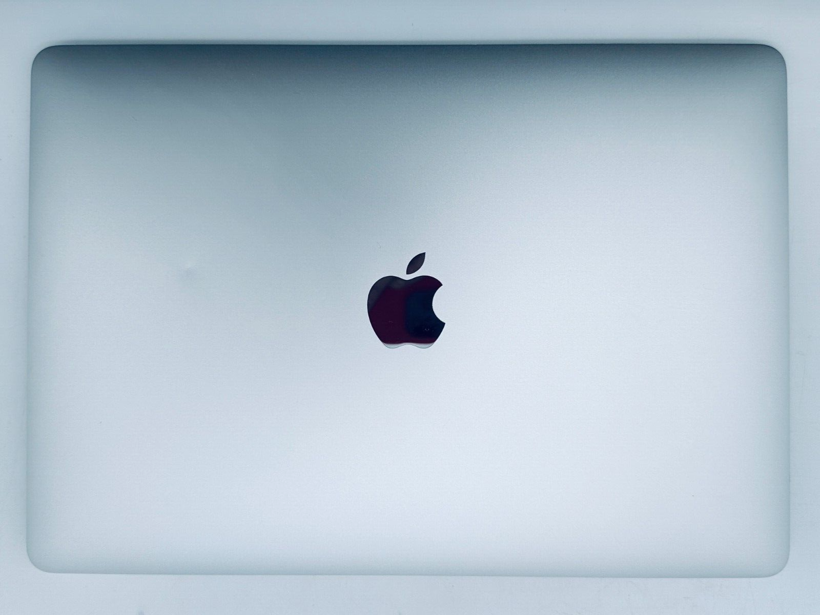 Apple MacBook Air 13" Retina M1 8-Core CPU 7-Core GPU 8GB Ram 256GB SSD Silver
