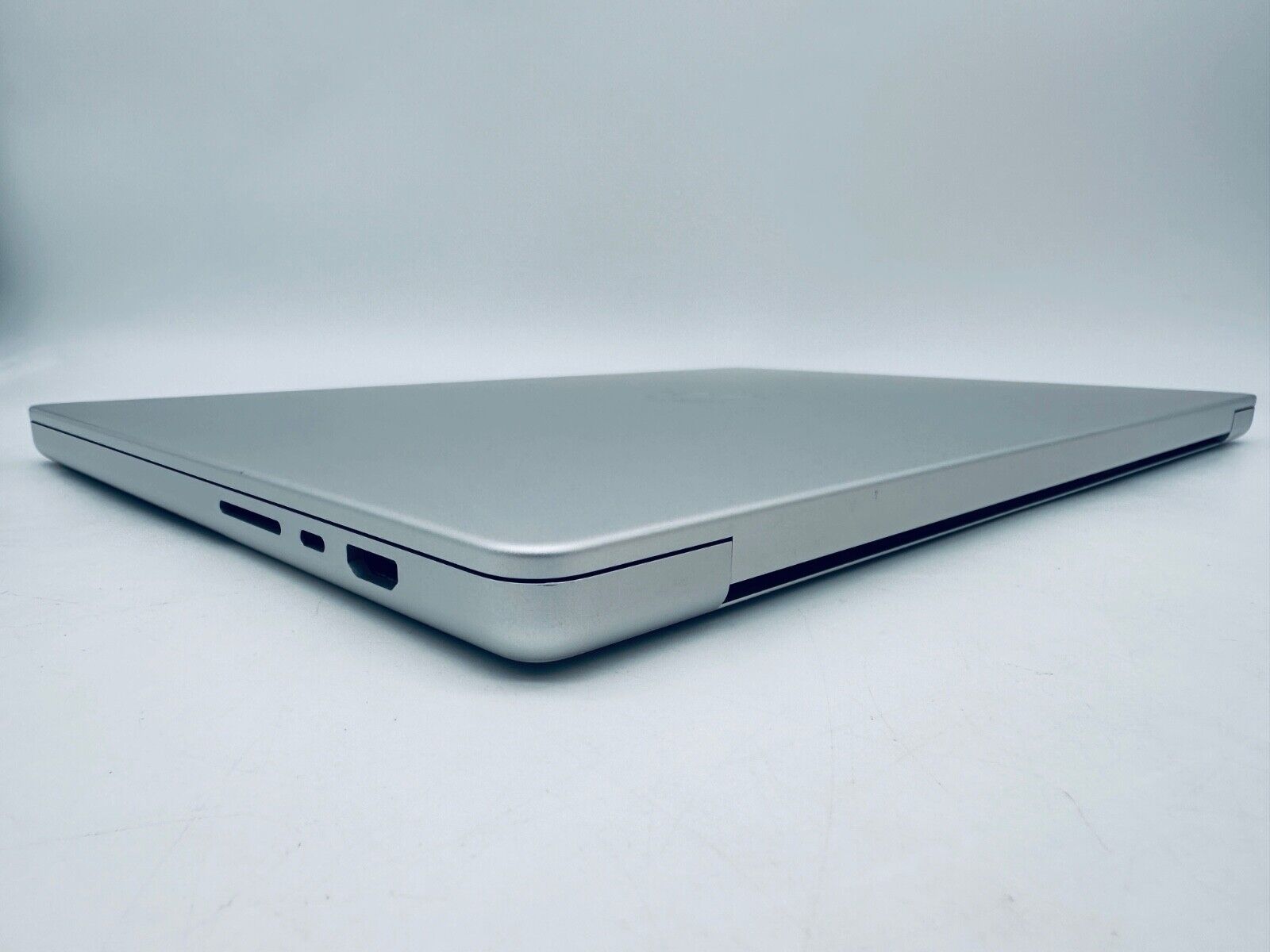Apple MacBook Pro 16" 2021 M1 Max 10-Core CPU, 32-Core GPU 32GB 4TB SSD Silver
