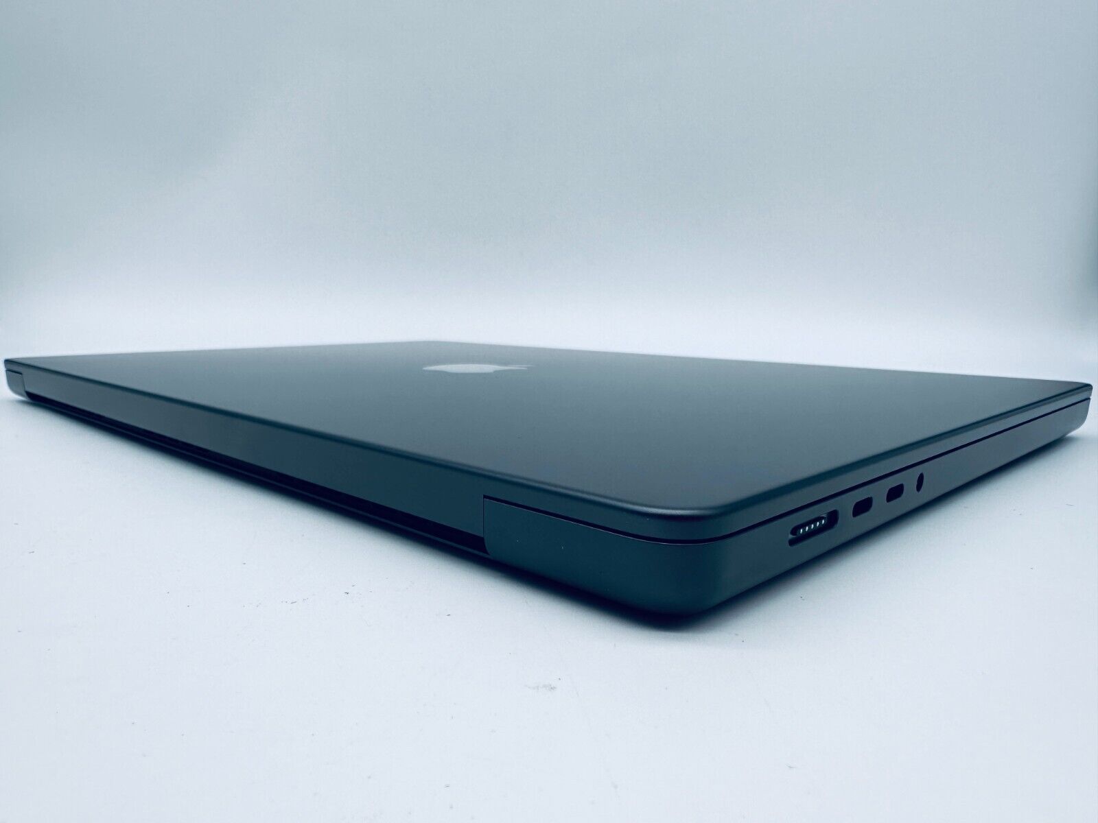 NEW Apple MacBook Pro 16" 2023 M3 Pro 12-Core CPU 18-Core GPU 36GB 512GB Black