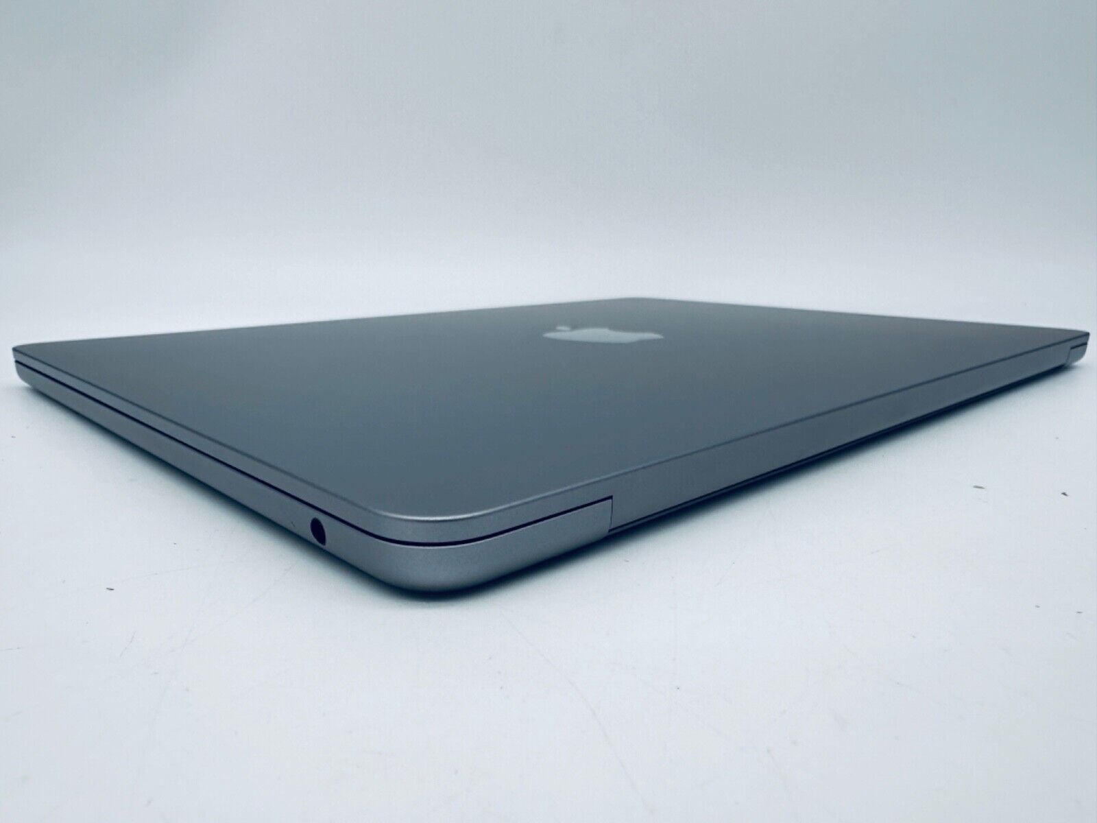Apple M2 MacBook Air 13-Inch 8-Core CPU 8-Core GPU 8GB, 256GB SSD In Space Grey