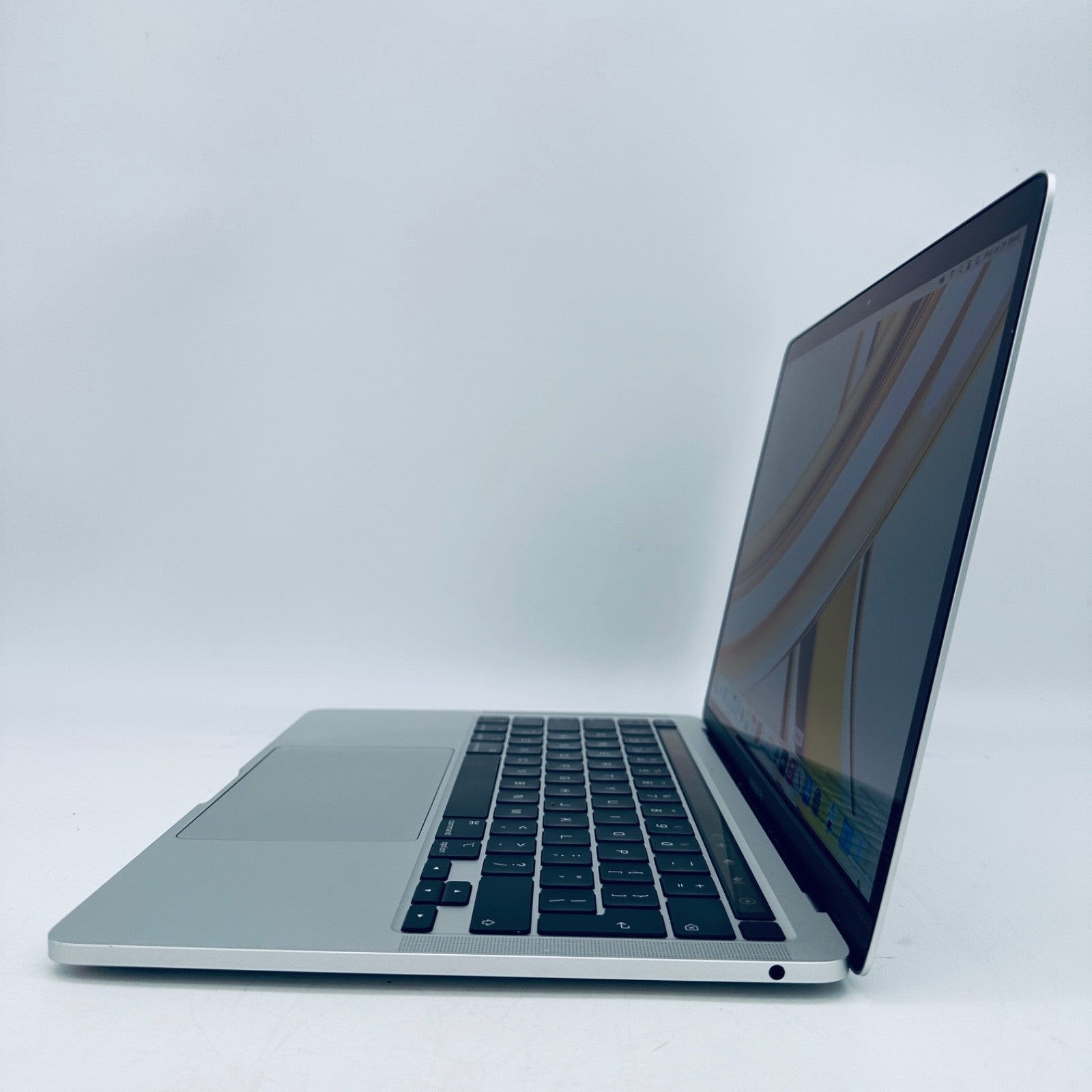 M1 MacBook Pro 13-Inch Touch Bar 8-Core CPU 8-GPU 8GB Ram 256GB SSD In Silver