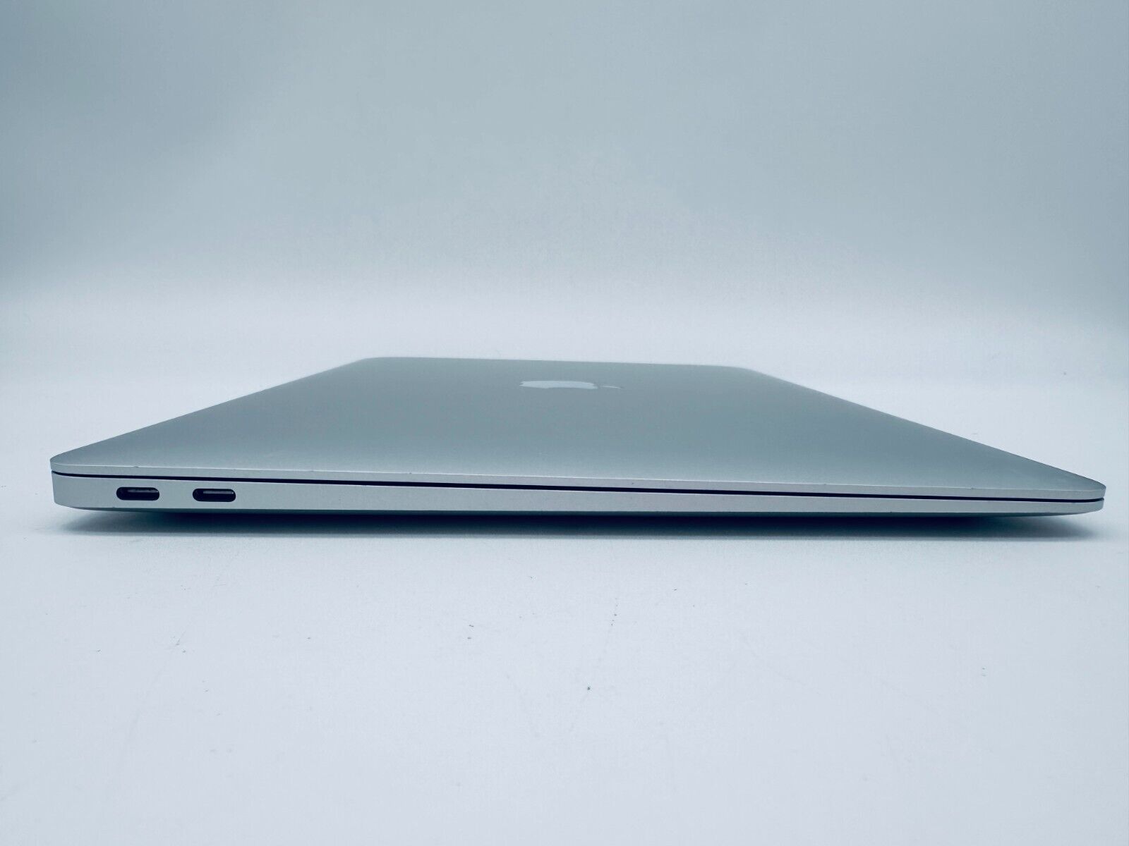 Apple MacBook Air 13" Retina M1 8-Core CPU 7-Core GPU 8GB Ram 256GB SSD Silver