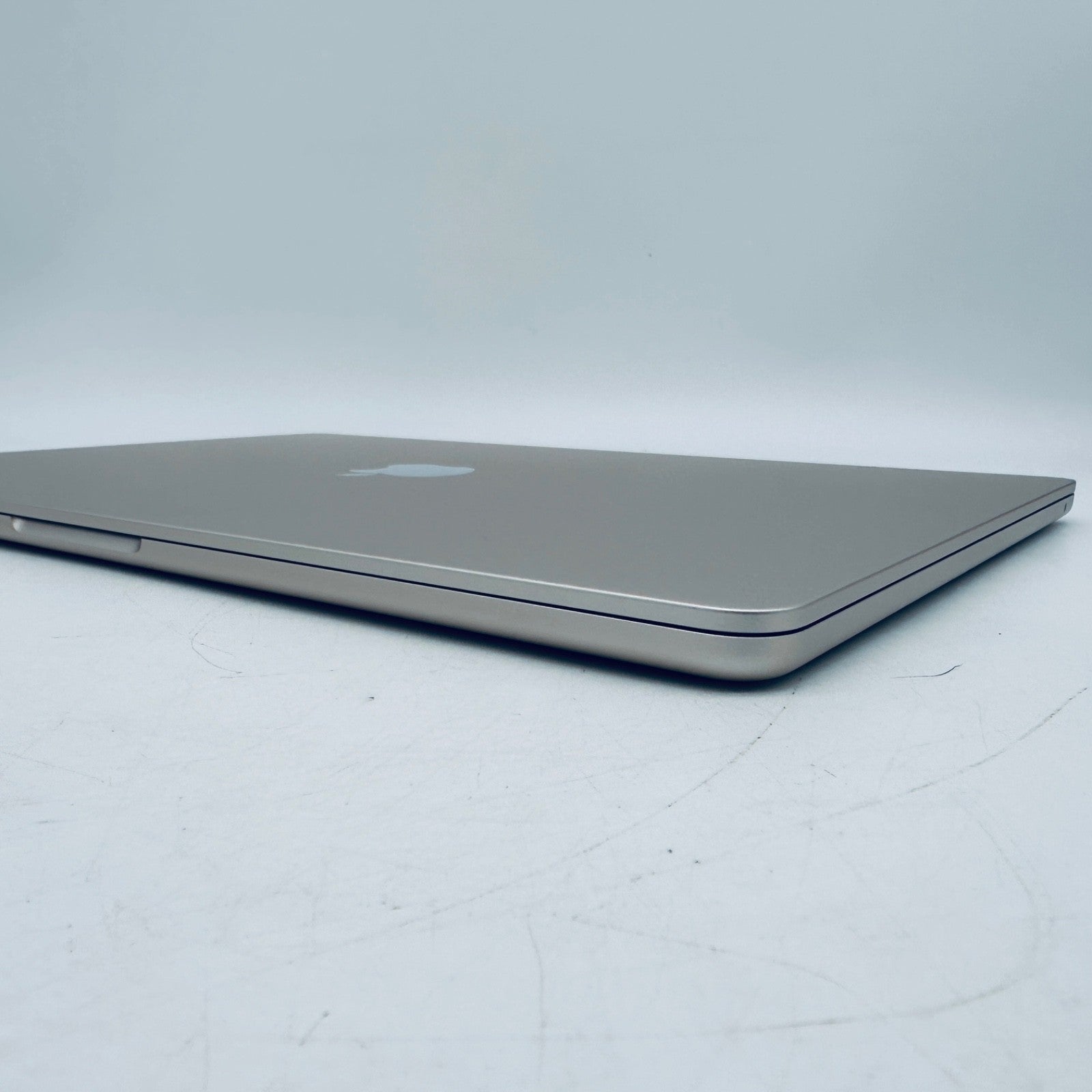 Apple MacBook Air 15-Inch M2 8-Core CPU 10-Core GPU 8GB 256GB In Starlight, Gold