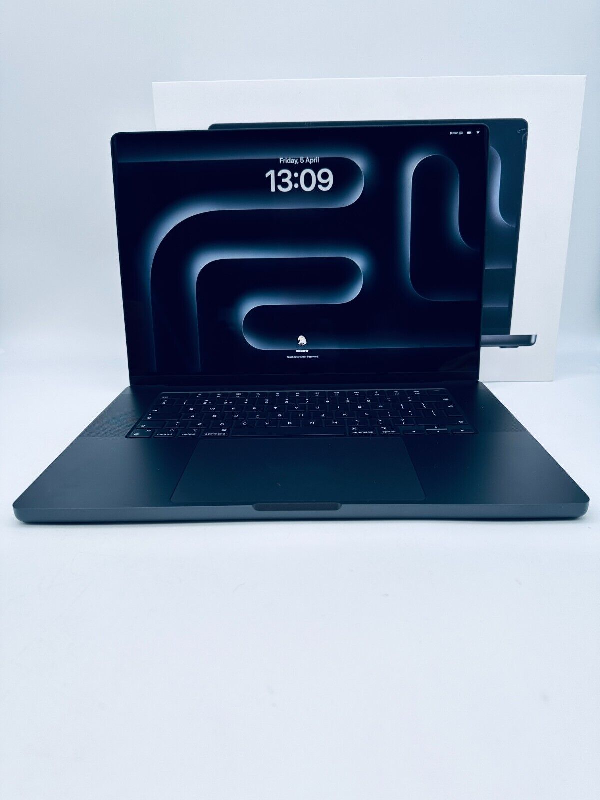 NEW Apple MacBook Pro 16" 2023 M3 Pro 12-Core CPU 18-Core GPU 36GB 512GB Black
