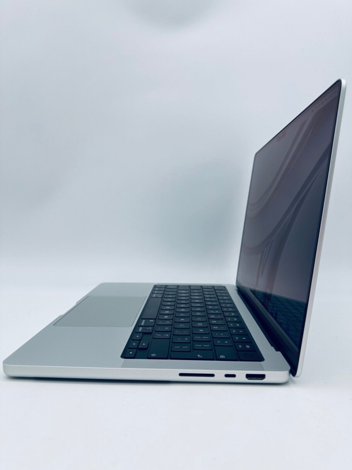 Apple MacBook Pro 14" M1 Pro 8-Core CPU 14-Core GPU 16GB 512GB SSD In Silver