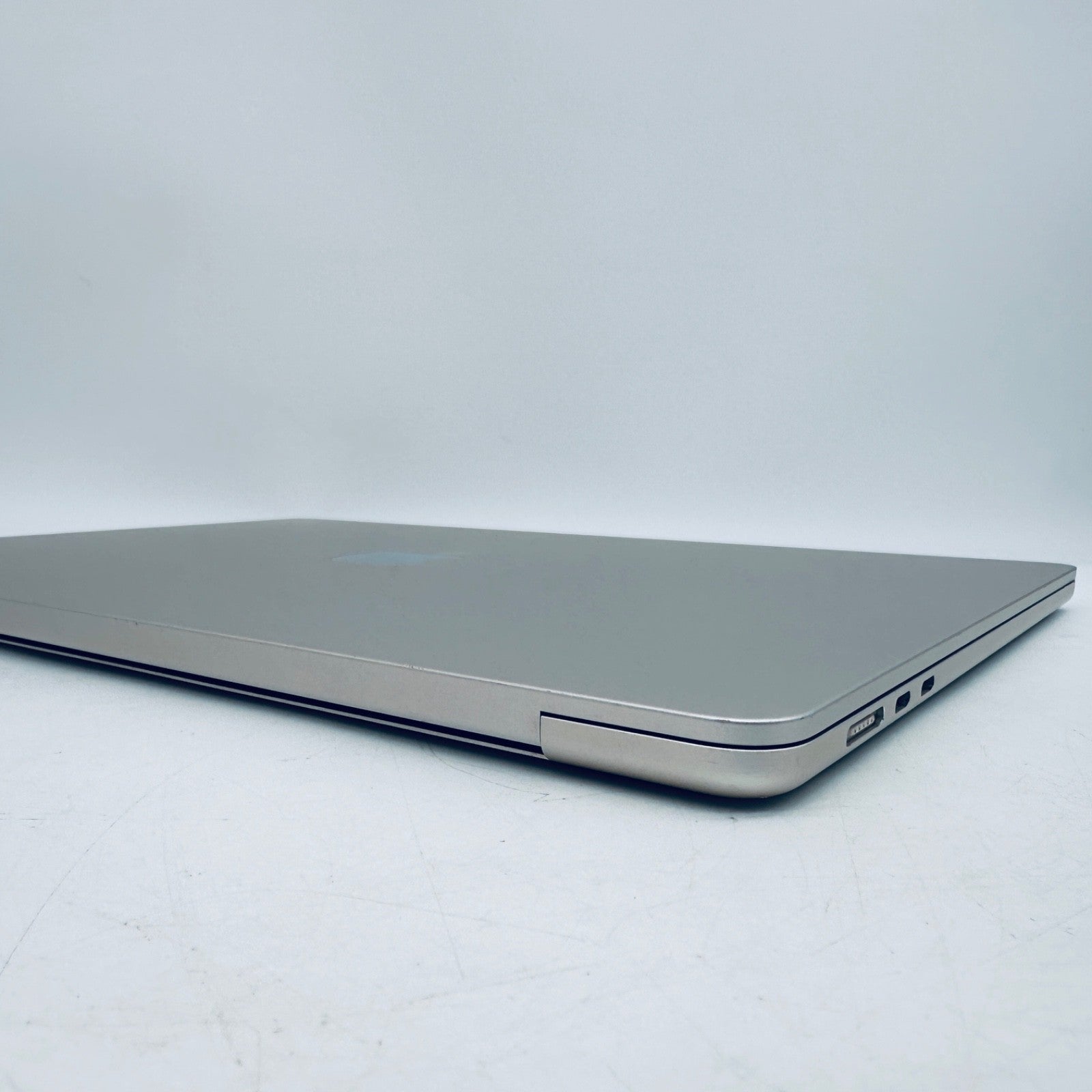 Apple MacBook Air 15-Inch M2 8-Core CPU 10-Core GPU 8GB 256GB In Starlight, Gold