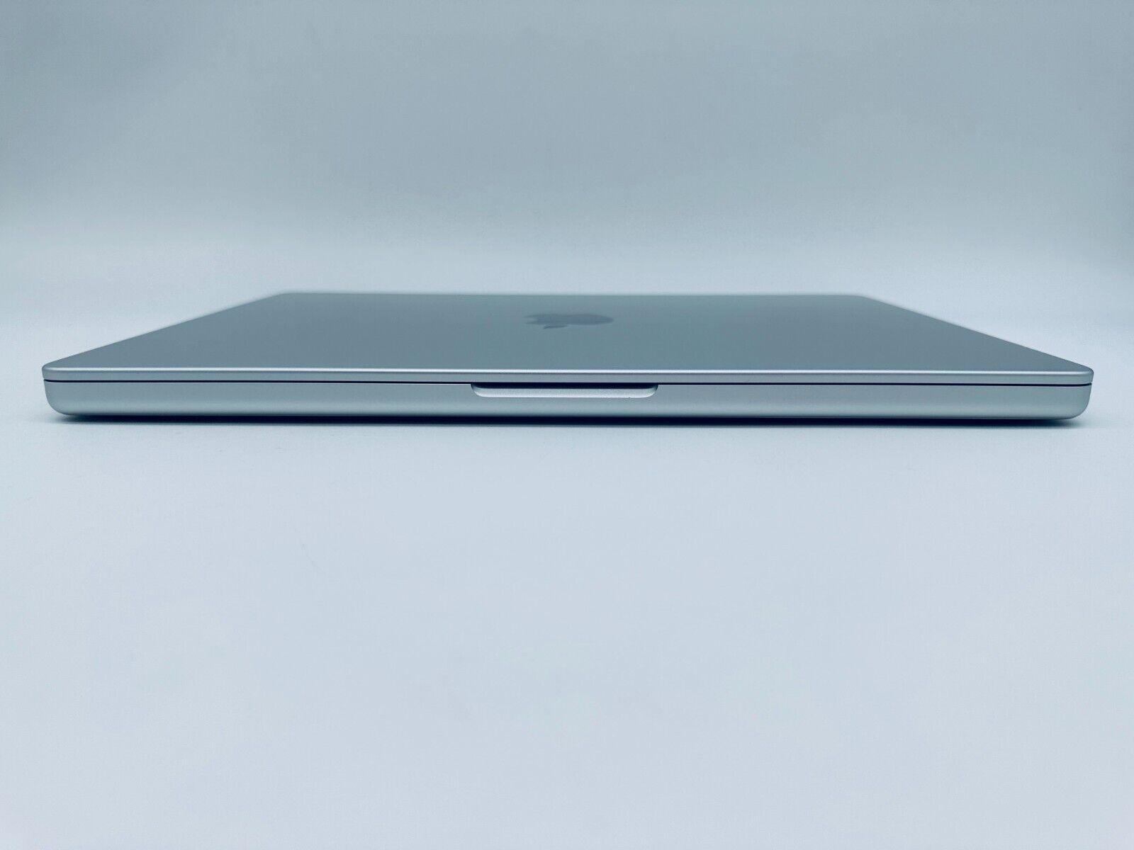 Apple MacBook Pro 14" M1 Pro 8-Core CPU 14-Core GPU 16GB 512GB SSD Silver MINT