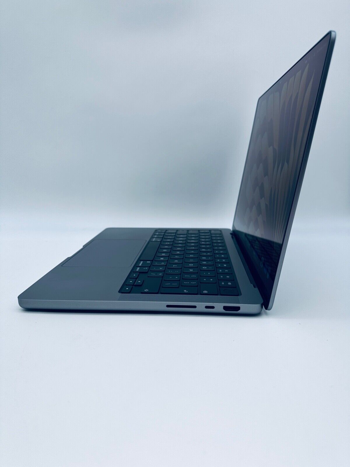 Apple MacBook Pro 14" 2021 M1 Pro 8-Core CPU 14-Core GPU 16GB 512GB SSD