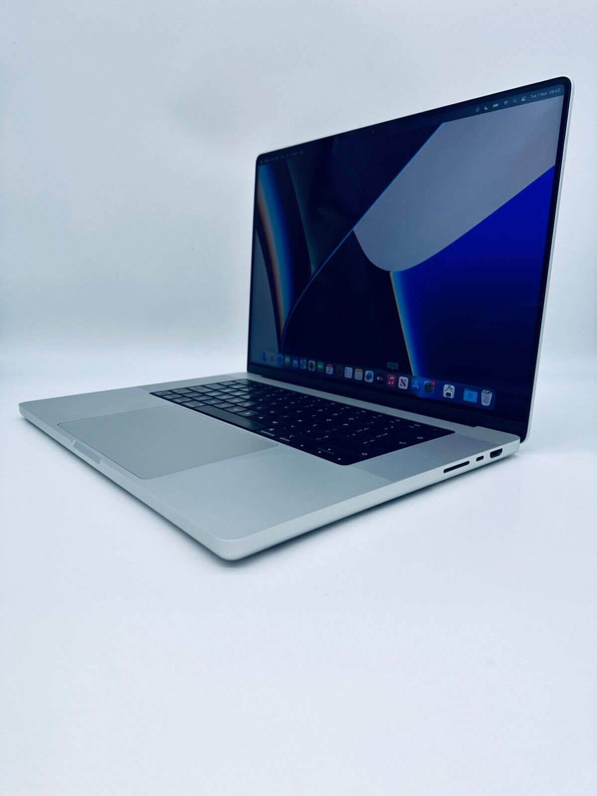Apple MacBook Pro 16" 2021 M1 Pro 10-Core CPU 16-Core GPU 16GB 512GB SSD