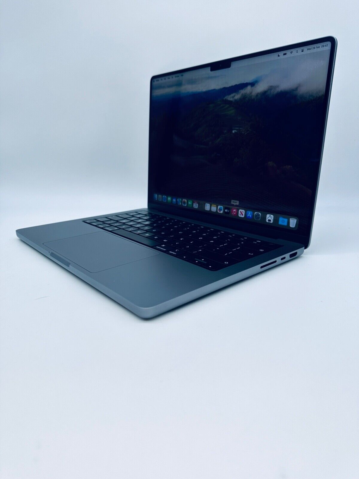Apple MacBook Pro 14" 2021 M1 Pro 8-Core CPU 14-Core GPU 16GB 512G