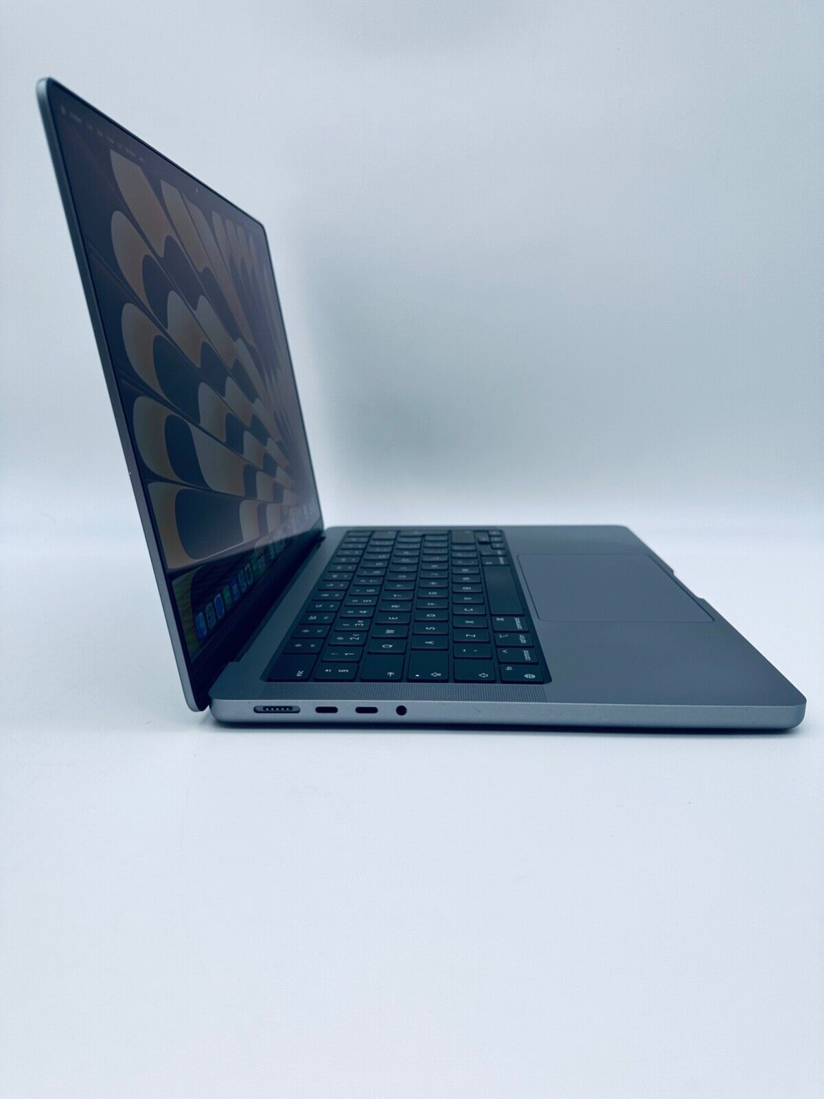 Apple MacBook Pro 14" 2021 M1 Pro 8-Core CPU 14-Core GPU 16GB 512GB SSD