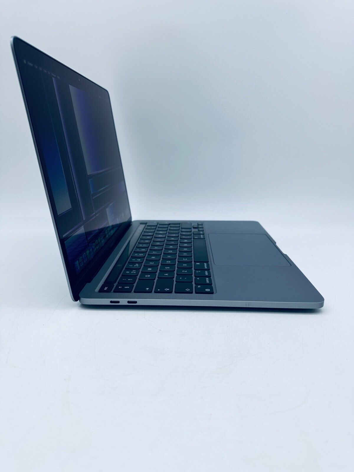 Apple MacBook Pro 13" Retina M1 Touch Bar 8-Core CPU 8-GPU 16GB Ram 256GB