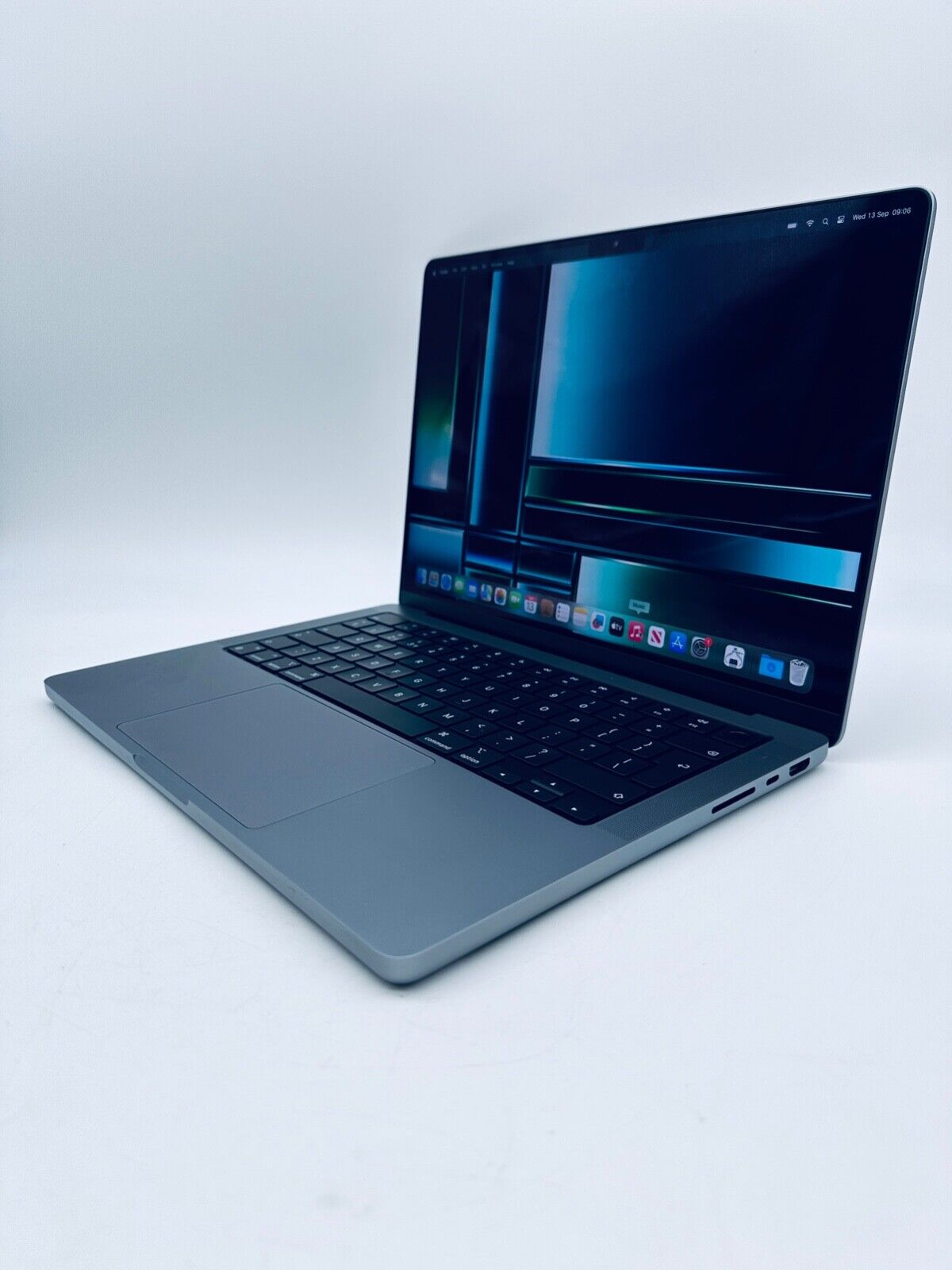 Apple MacBook Pro 14" 2021 M1 Max 10-Core CPU, 32-Core GPU, 64GB RAM, 512GB SSD