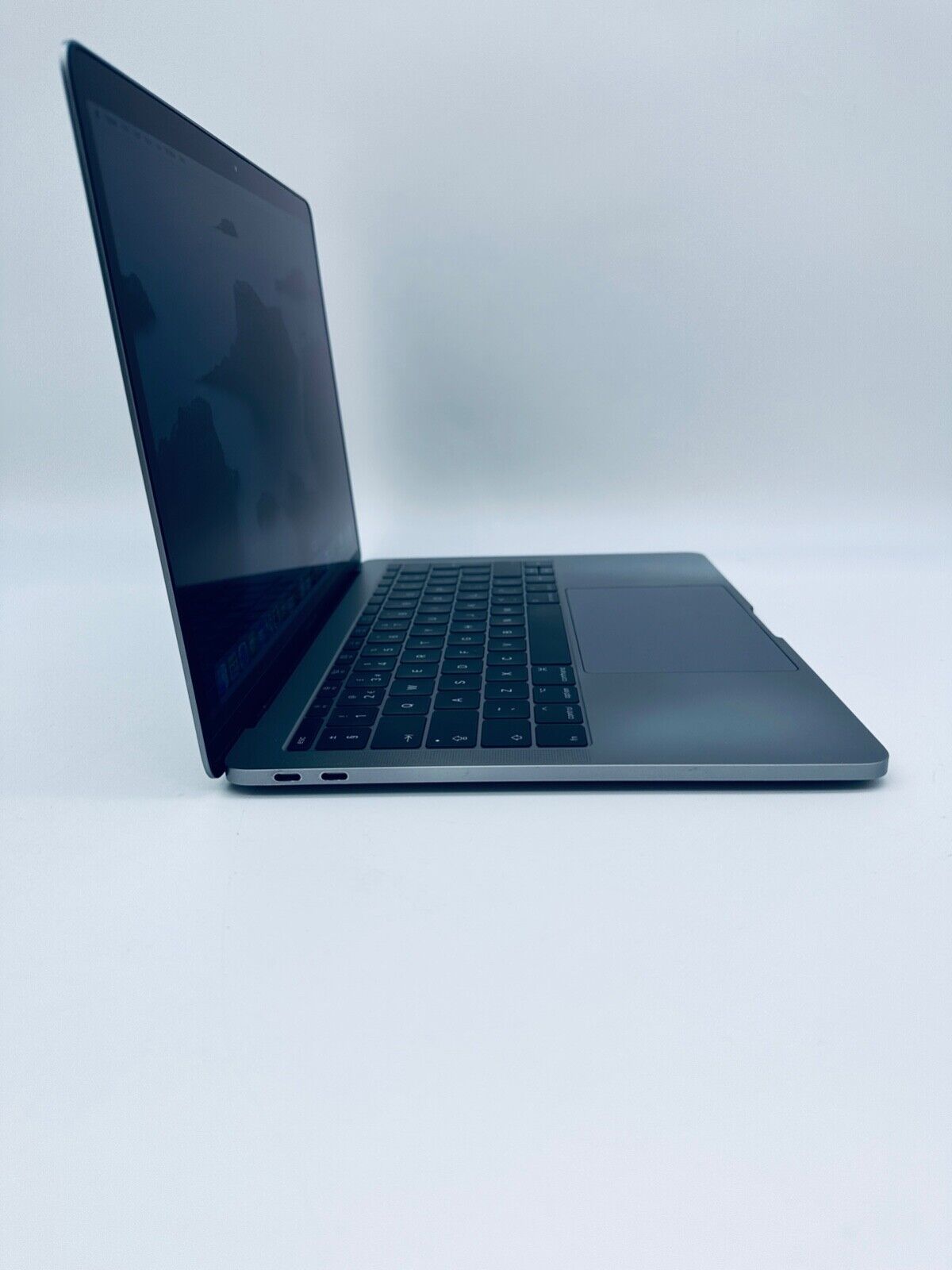 Apple MacBook Pro 13" Inch 2017 Core i7 2.5ghz, 16GB RAM, 1TB SSD