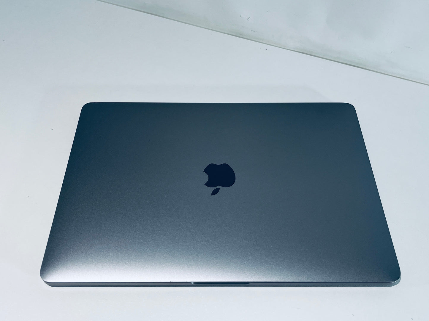 Apple MacBook Pro 13" 2019 Touch Bar Intel Quad Core i7 2.8Ghz 16GB 2TB SSD