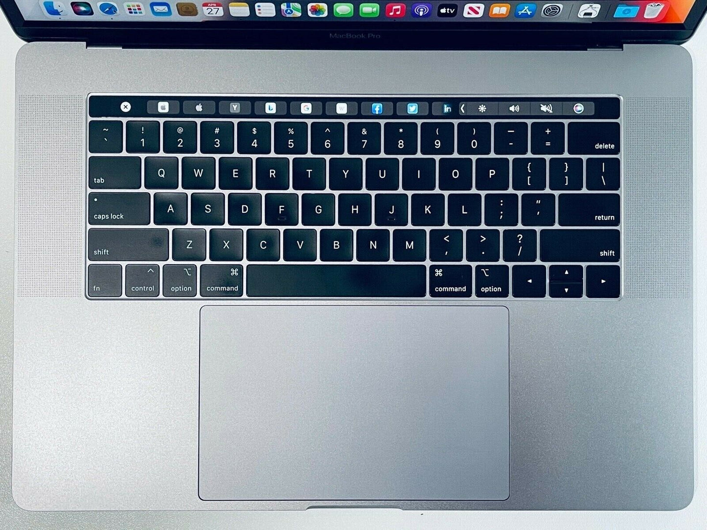 Apple MacBook Pro 15" 2018 Touch Bar ID i7 6-Core 2.2Ghz 32GB 2TB SSD