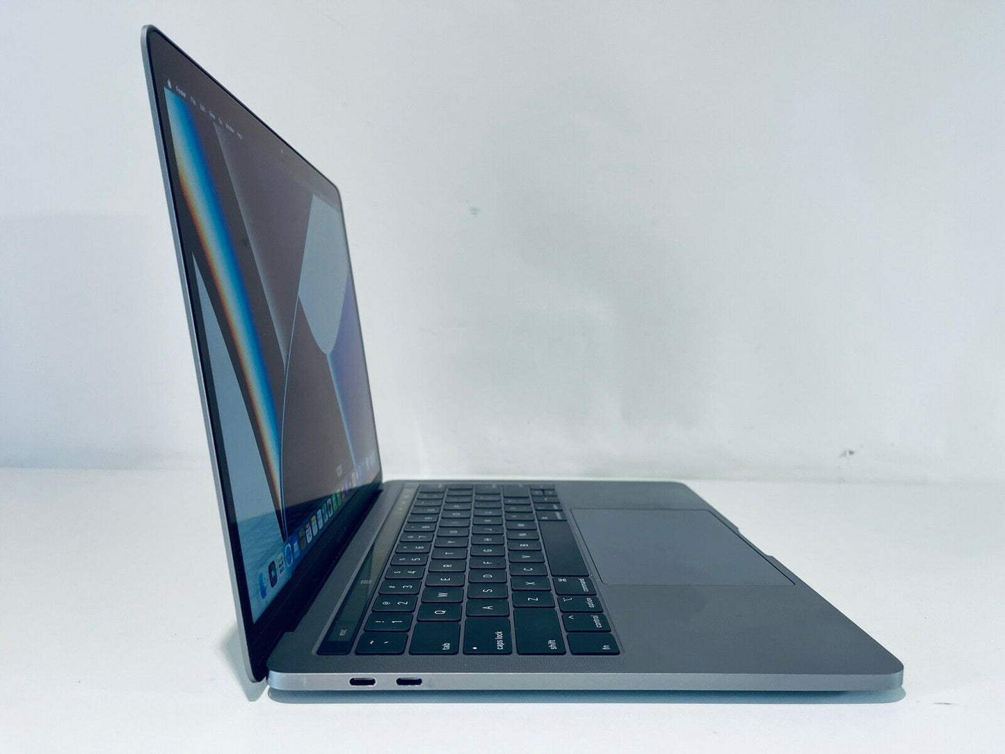 Apple MacBook Pro 13" 2018 Touch Bar, Intel Quad Core i7 2.7Ghz 16GB 2TB SSD