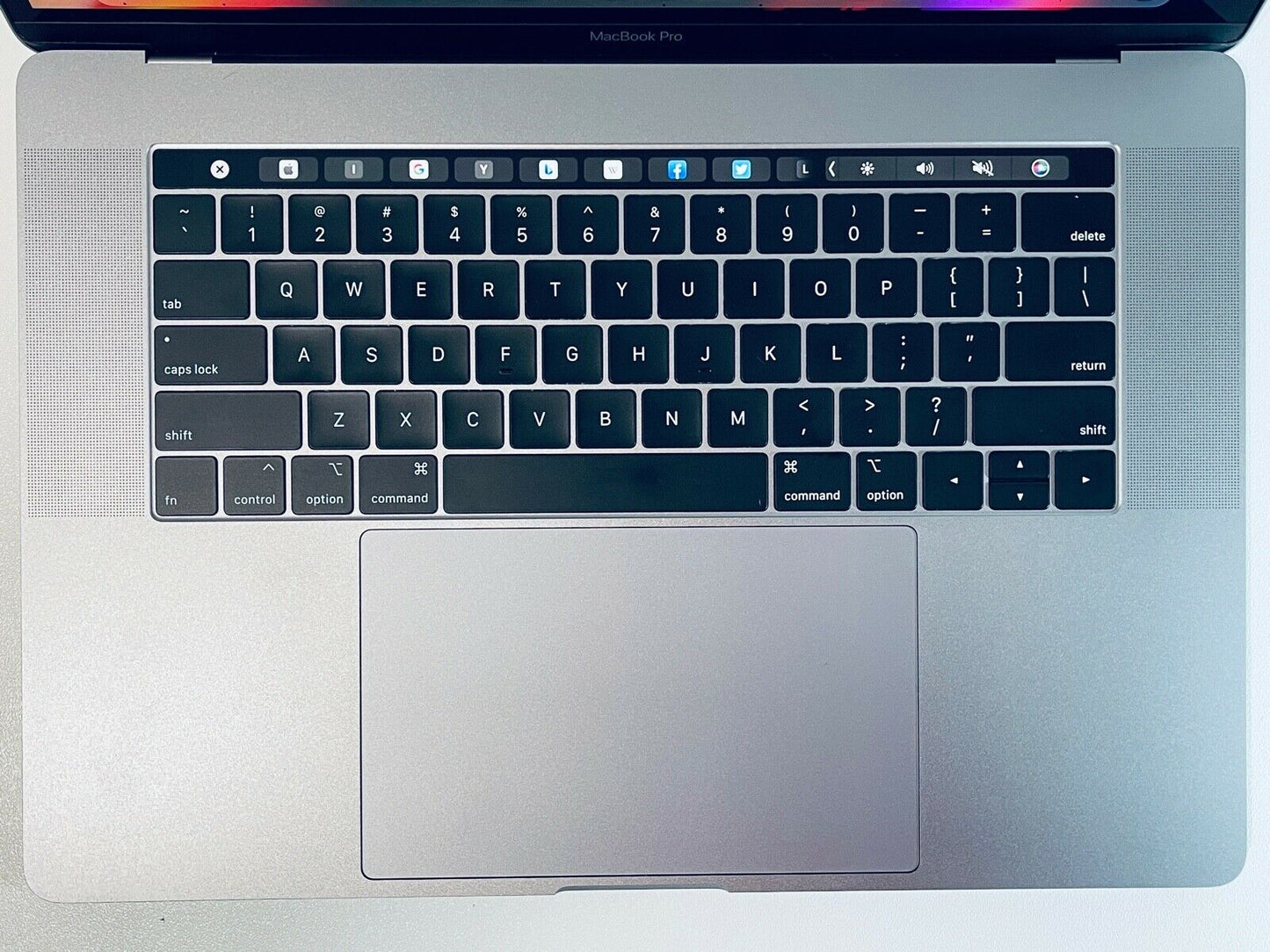 Apple MacBook Pro Retina 15" 2019 Touch Bar i7 6-Core 2.6Ghz 16GB 2TB SSD