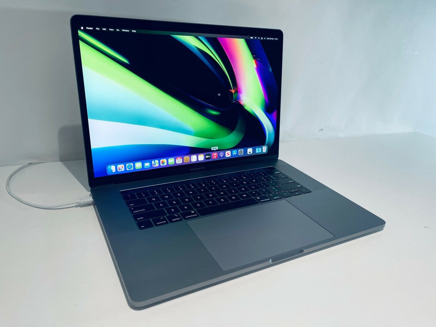 Apple MacBook Pro Retina 15" 2018 Touch Bar i9 6-Core 2.9Ghz 32GB 4TB SSD