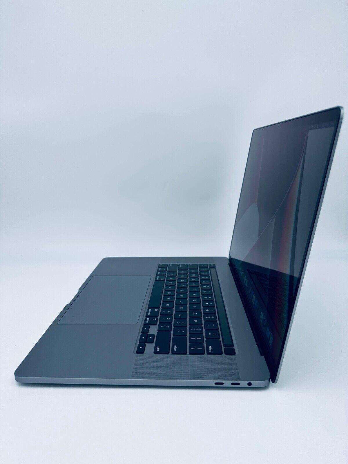 Apple MacBook Pro Retina 16" 2019 Touch Bar ID i9 8-Core 2.4Ghz 64GB 8TB SSD, AMD Radeon Pro 5600M