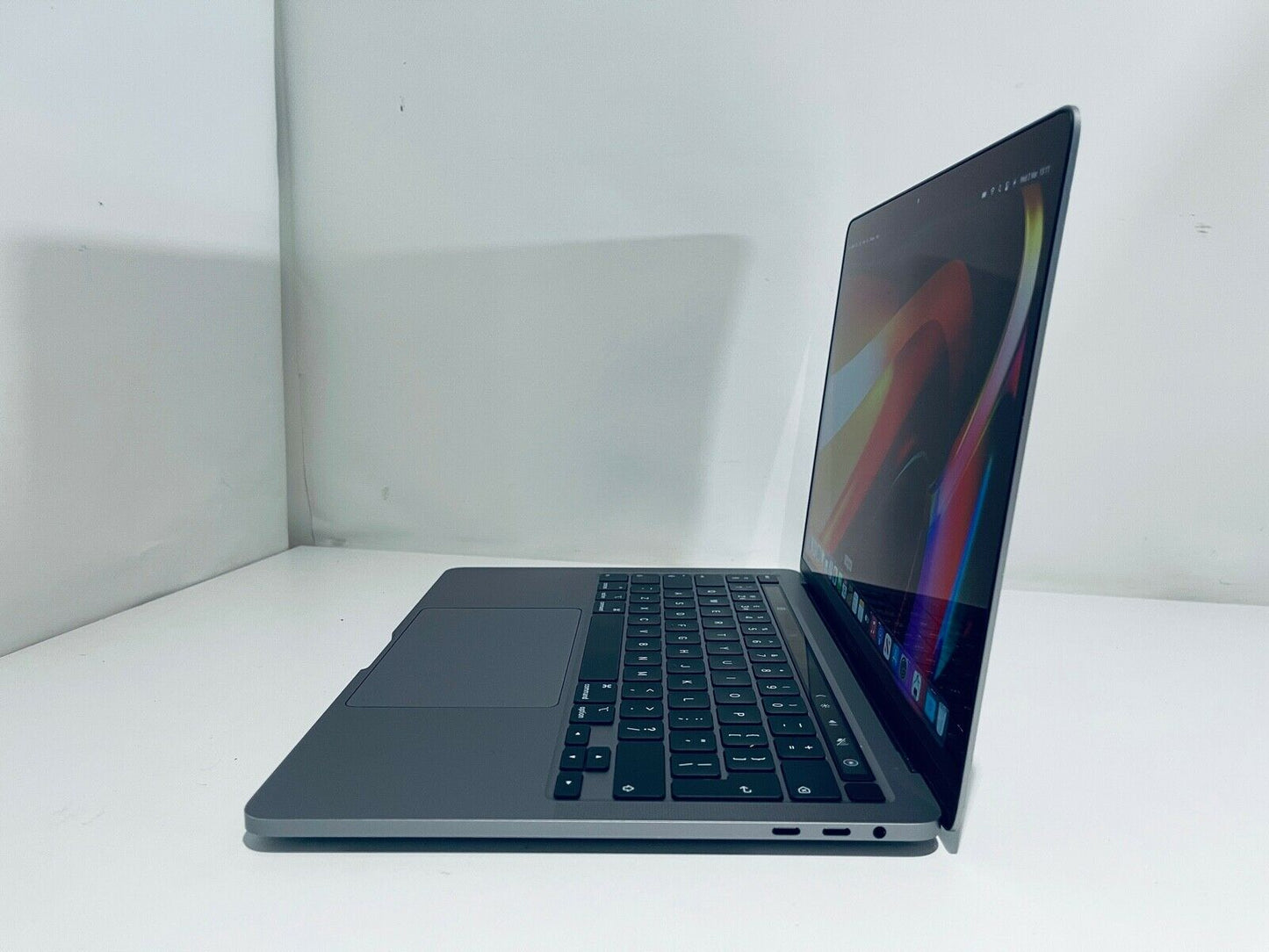 Apple MacBook Pro Retina 13" 2020 Touch Bar Quad Core i7 2.3Ghz 16GB 512GB SSD