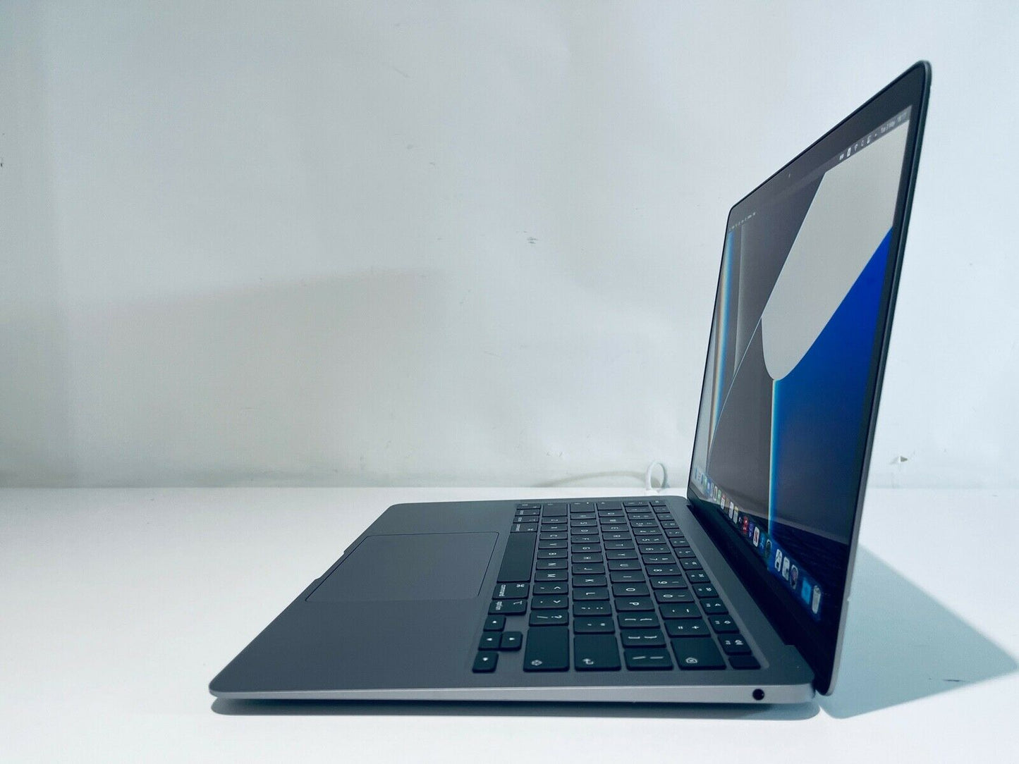 Apple MacBook Air 13" Retina M1 8-Core 7-GPU 8GB Ram 256GB SSD