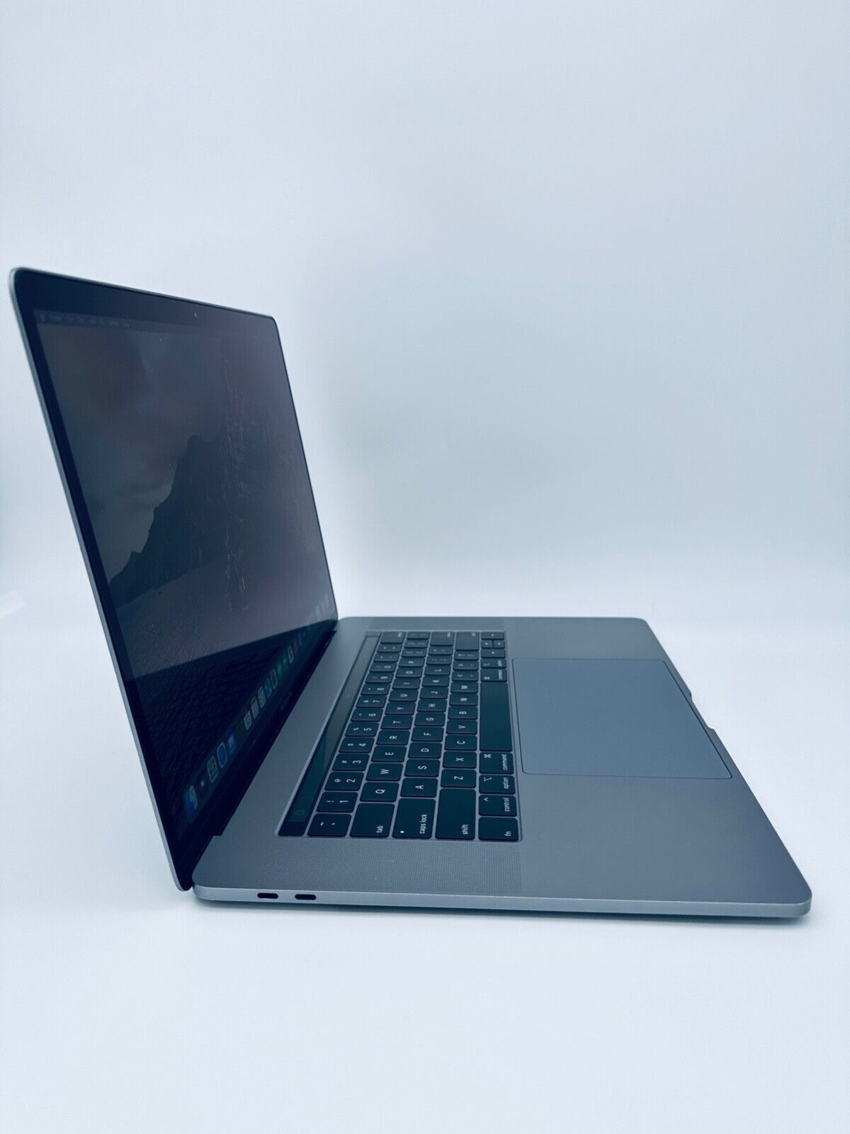 Apple MacBook Pro 15" 2018 Touch Bar ID i7 6-Core 2.2Ghz 32GB 256GB SSD
