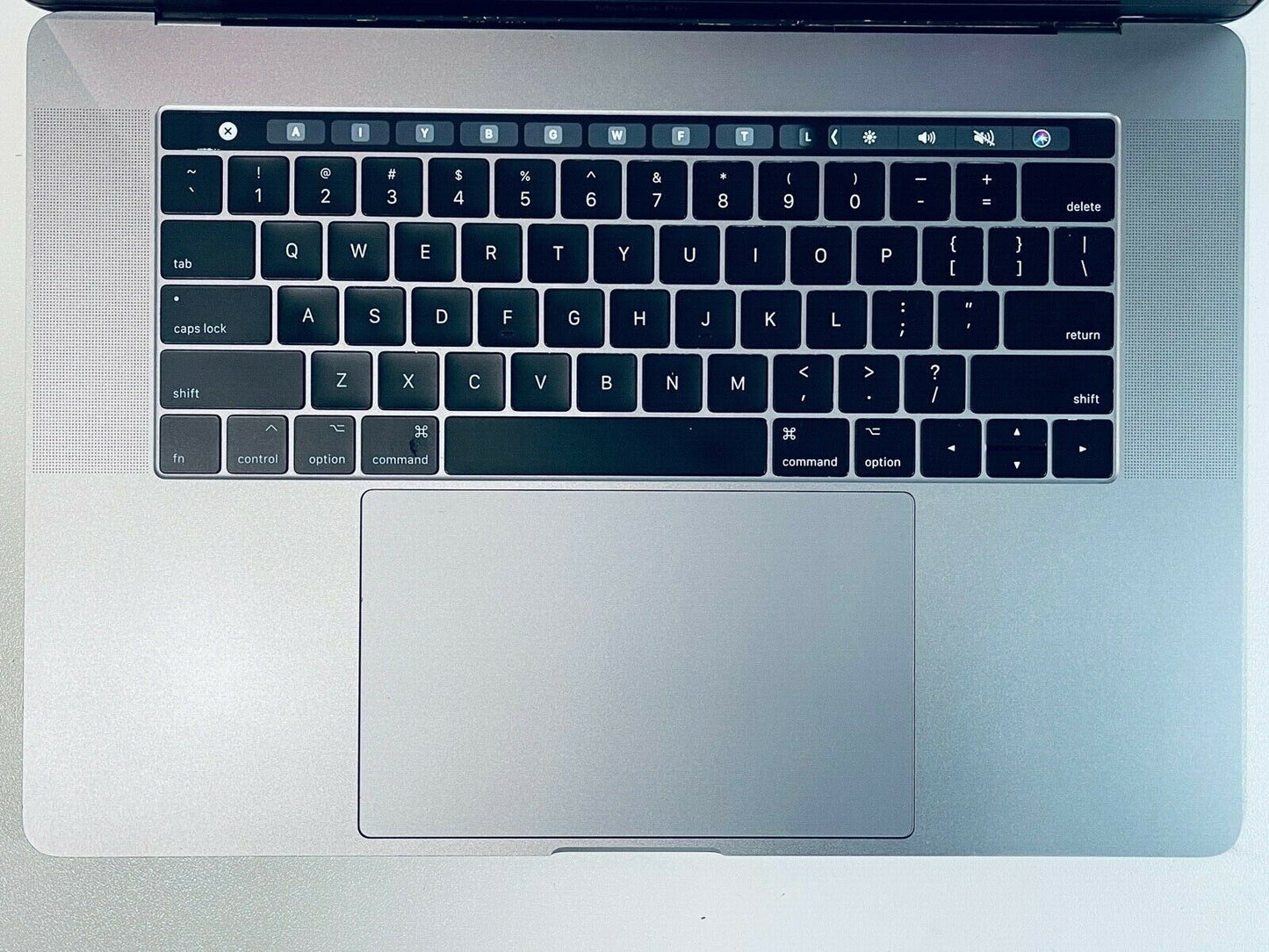 Apple MacBook Pro Retina 15" 2016 Touch Bar ID i7 Quad Core 2.6Ghz 16GB 2TB SSD