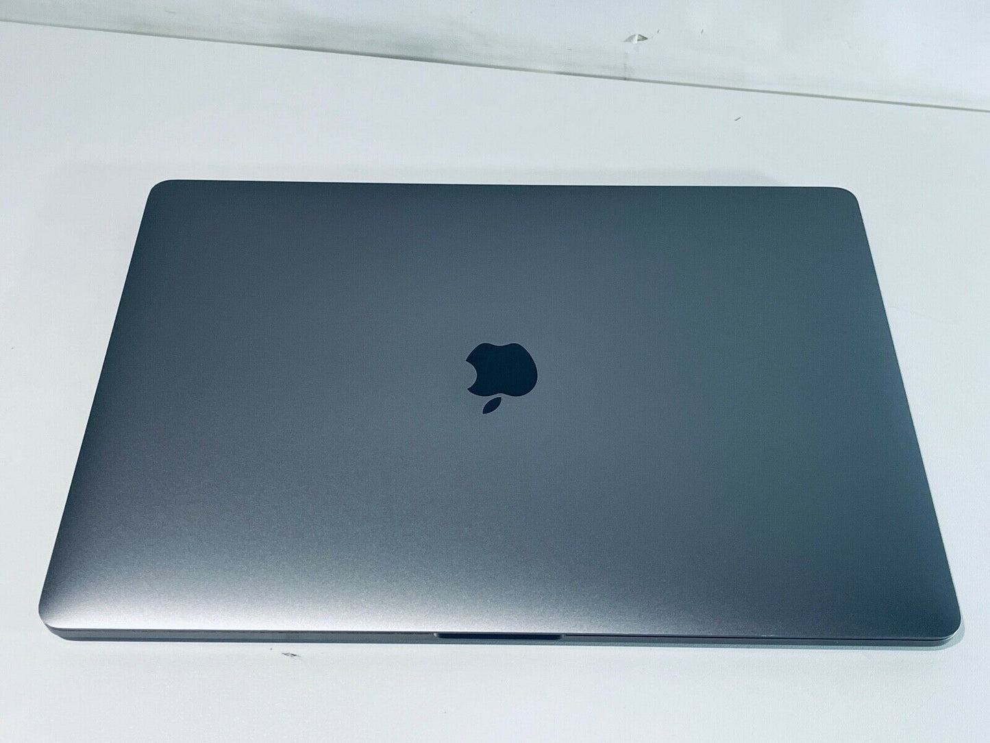Apple MacBook Pro 15" 2018 Touch Bar ID i7 6-Core 2.2Ghz 32GB 2TB SSD