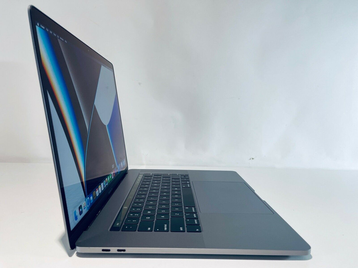 Apple MacBook Pro Retina 15" 2019 Touch Bar i7 6-Core 2.6Ghz 32GB 2TB SSD