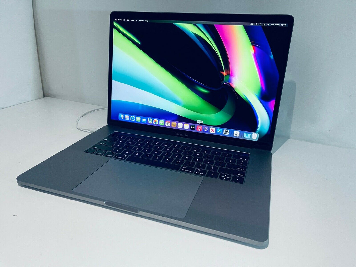 Apple MacBook Pro Retina 15" 2018 Touch Bar i9 6-Core 2.9Ghz 32GB 4TB SSD