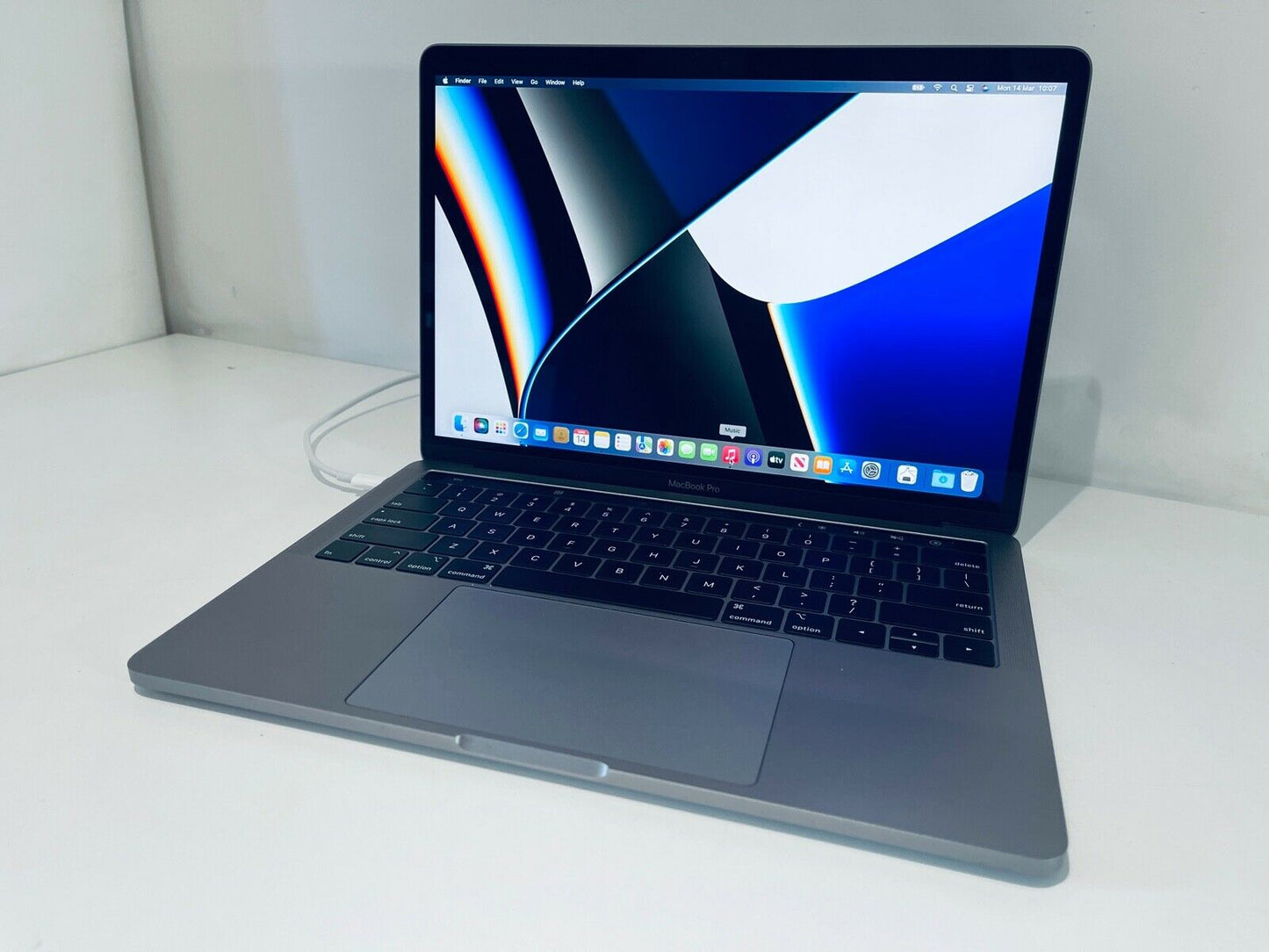 Apple MacBook Pro 13" 2018 Touch Bar, Intel Quad Core i7 2.7Ghz 16GB 2TB SSD