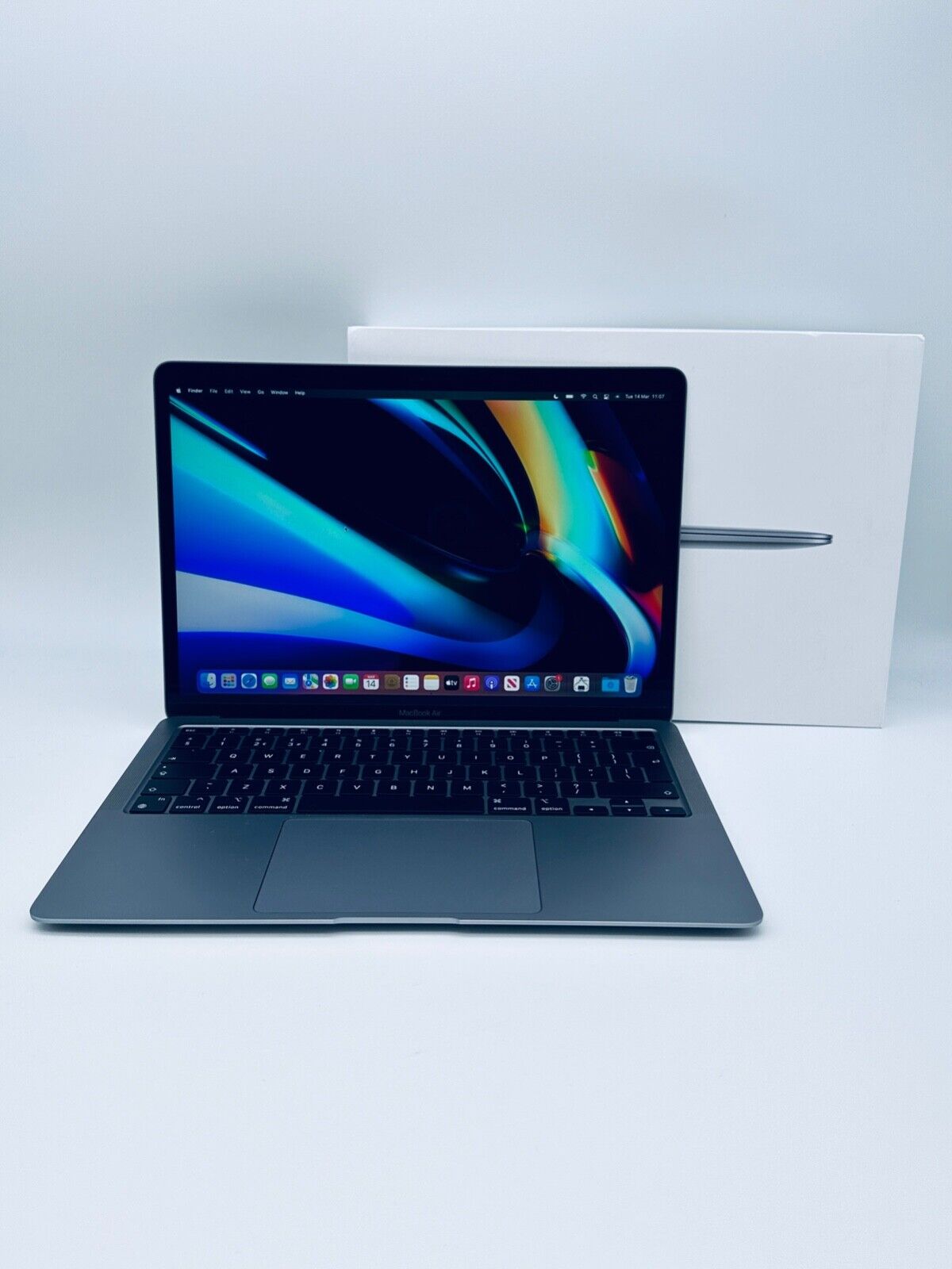 Apple MacBook Air 13" Retina M1 8-Core CPU 7-GPU 8GB Ram 256GB SSD
