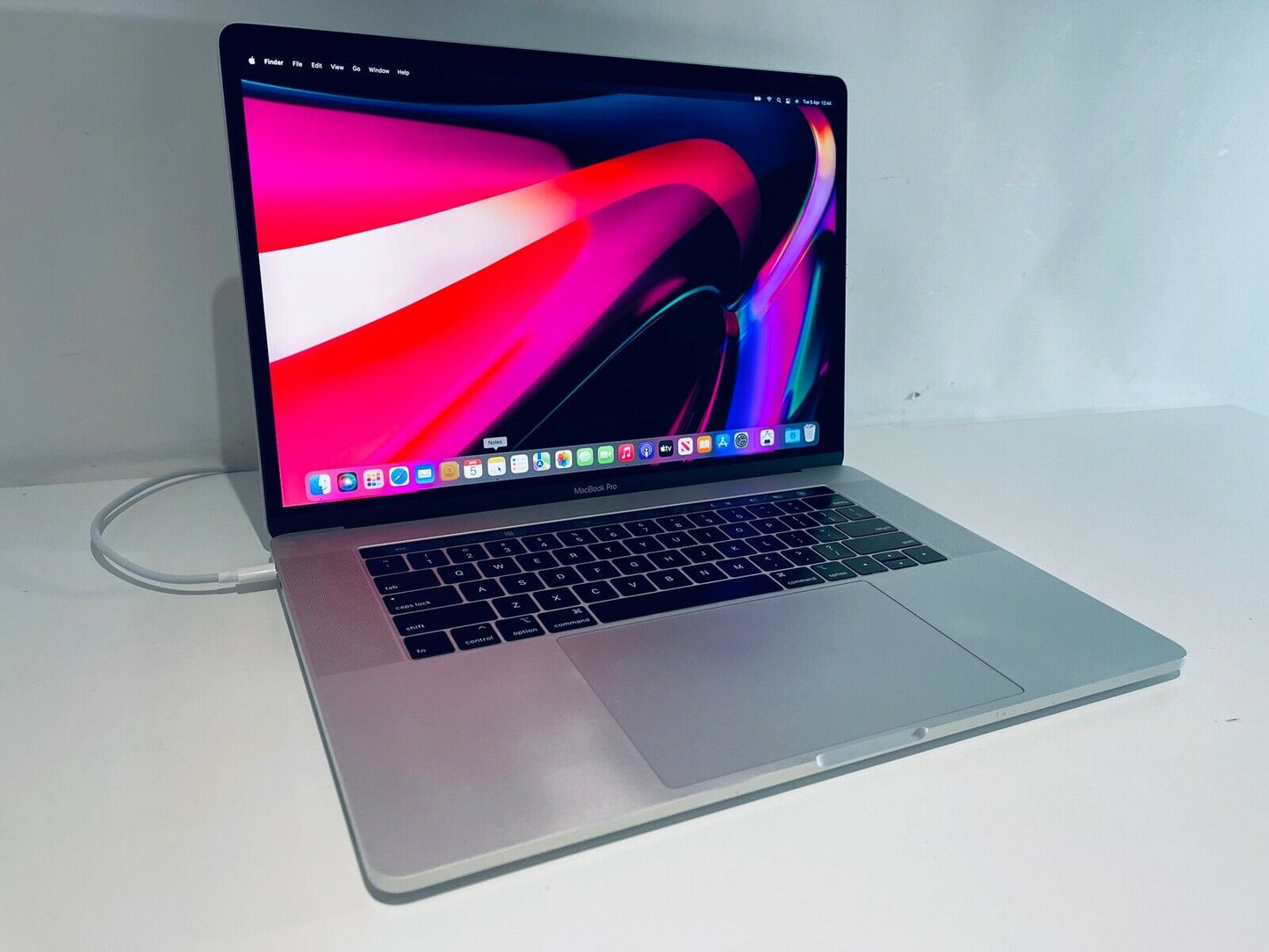 Apple MacBook Pro 15" 2018 Touch Bar ID i9 6-Core 2.9Ghz 32GB 4TB SSD