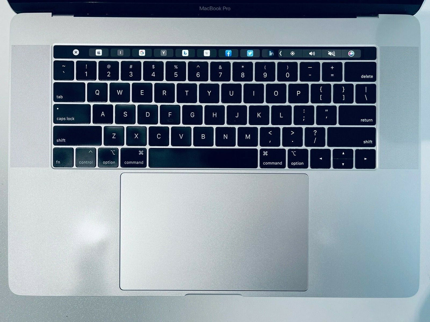 Apple MacBook Pro 15" 2018 Touch Bar ID i9 6-Core 2.9Ghz 32GB 4TB SSD