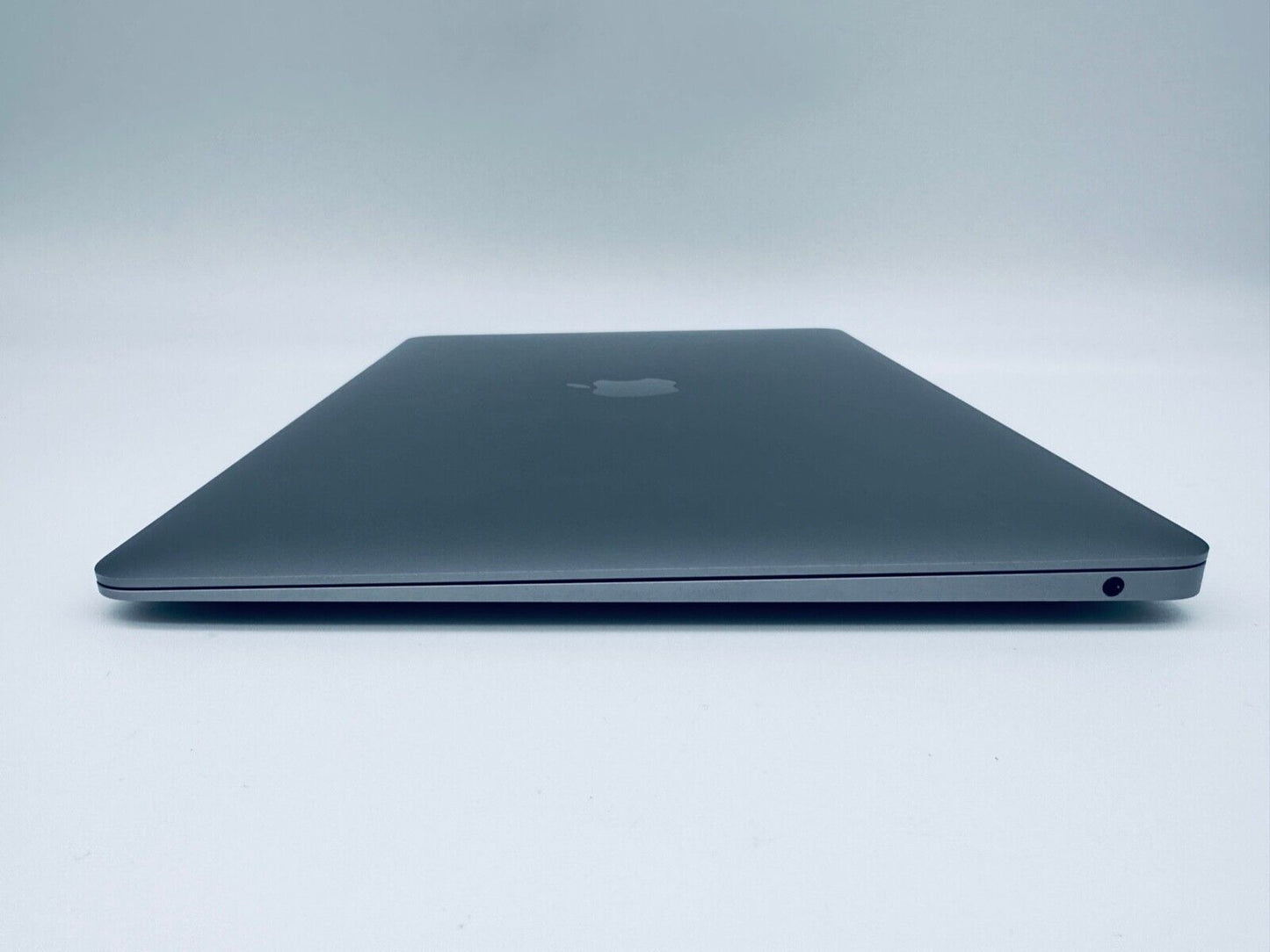 Apple MacBook Air 13" Retina M1 8-Core CPU 7-GPU 8GB Ram 256GB SSD