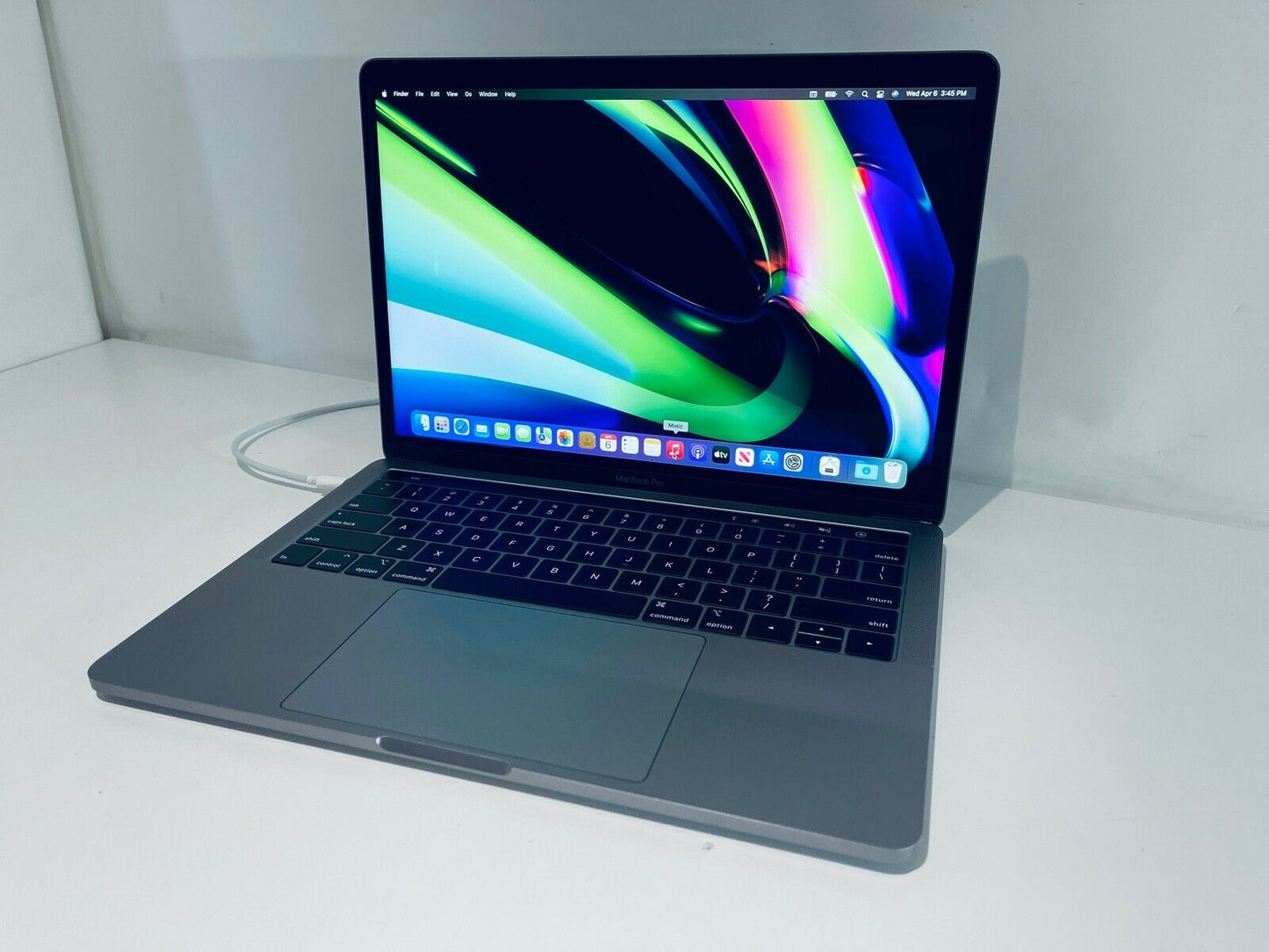 Apple MacBook Pro 13" 2019 Touch Bar Intel Quad Core i7 2.8Ghz 16GB 2TB SSD