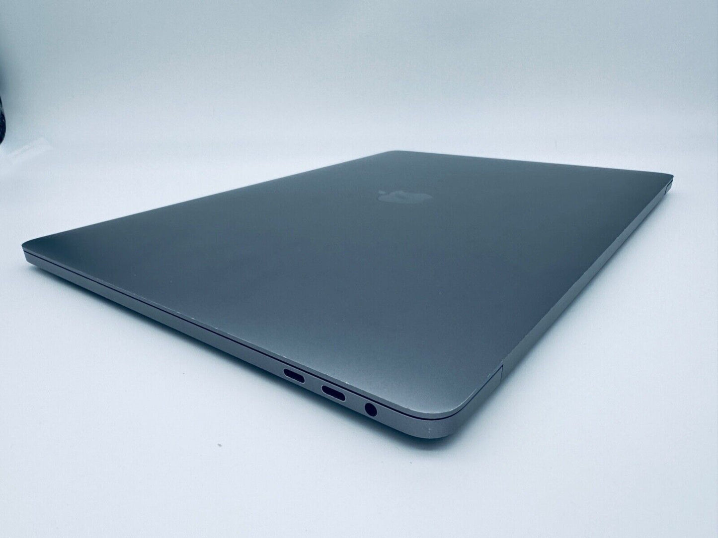 Apple MacBook Pro 15" 2018 Touch Bar ID i7 6-Core 2.2Ghz 32GB 256GB SSD