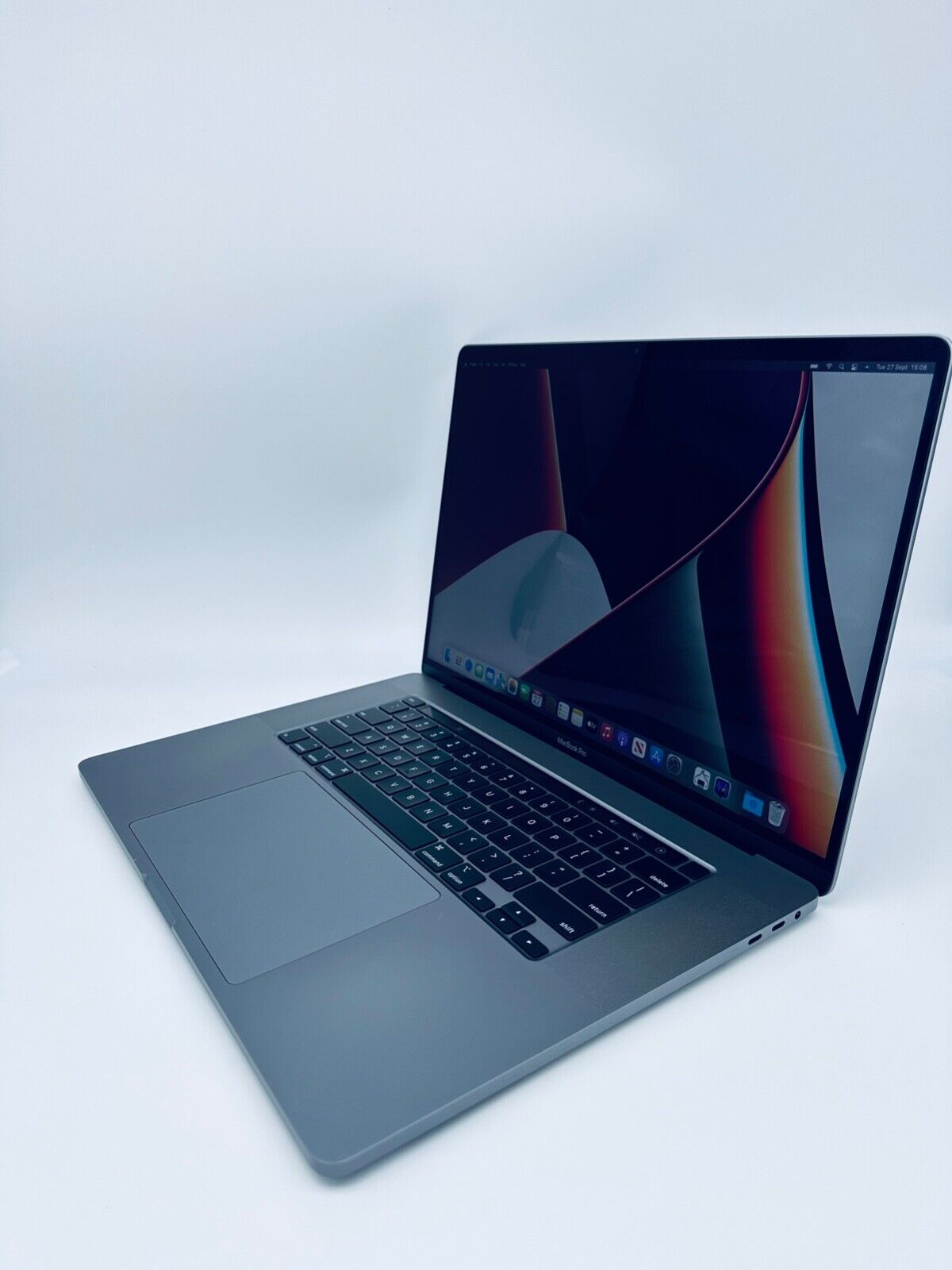 Apple MacBook Pro Retina 16" 2019 Touch Bar ID i9 8 Core 2.4Ghz 32GB 2TB SSD, AMD Radeon 5600M with 8GB RAM