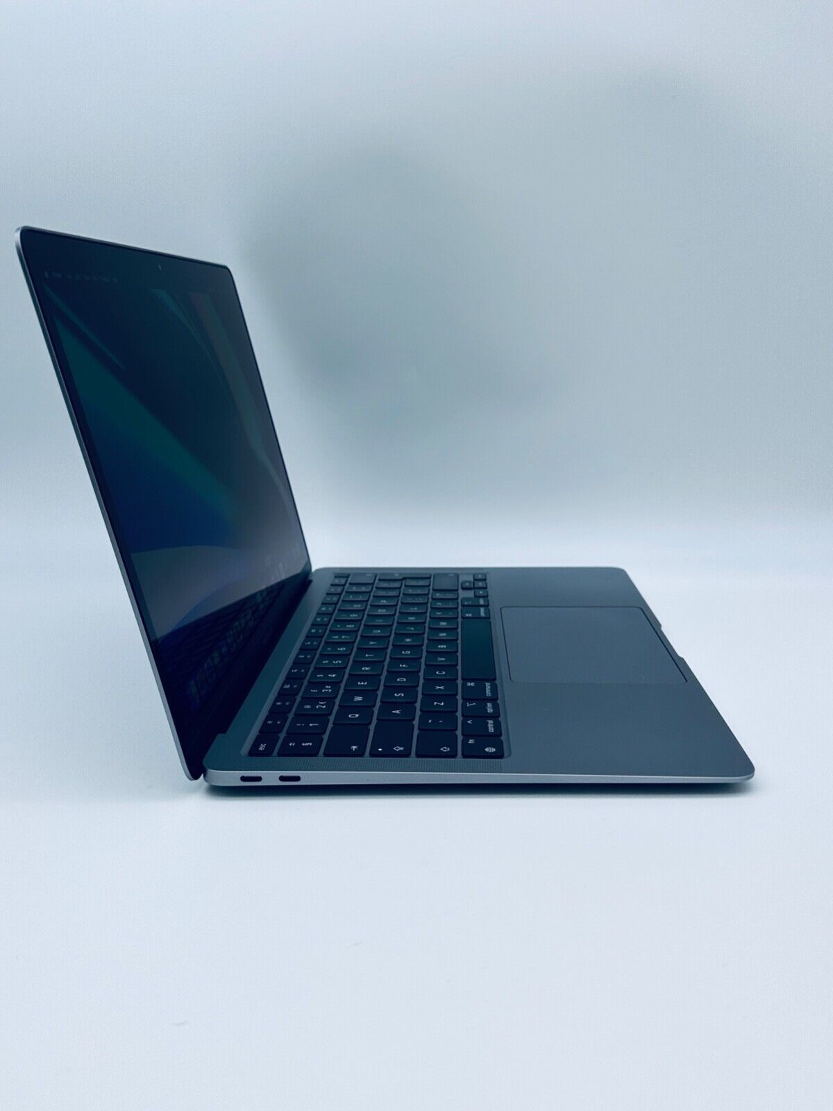 Apple MacBook Air 13" Retina M1 8-Core CPU 7-GPU 8GB Ram 256GB SSD