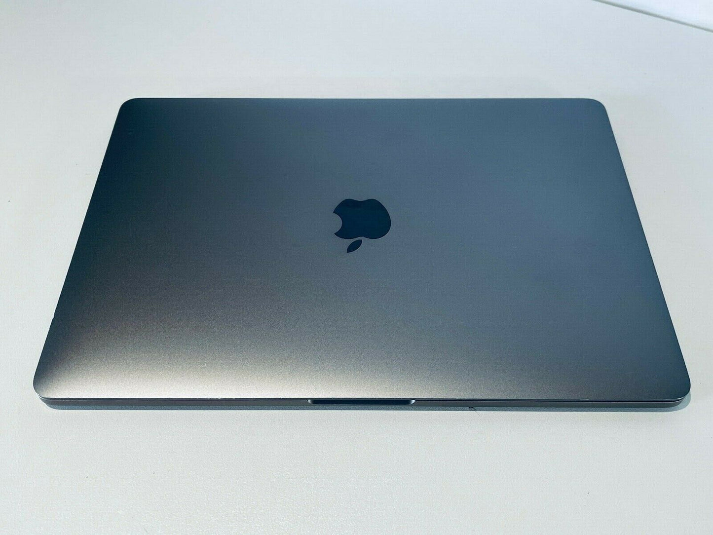 Apple MacBook Pro 13" 2018 Touch Bar ID Intel Quad Core i7 2.7Ghz 16GB 2TB SSD