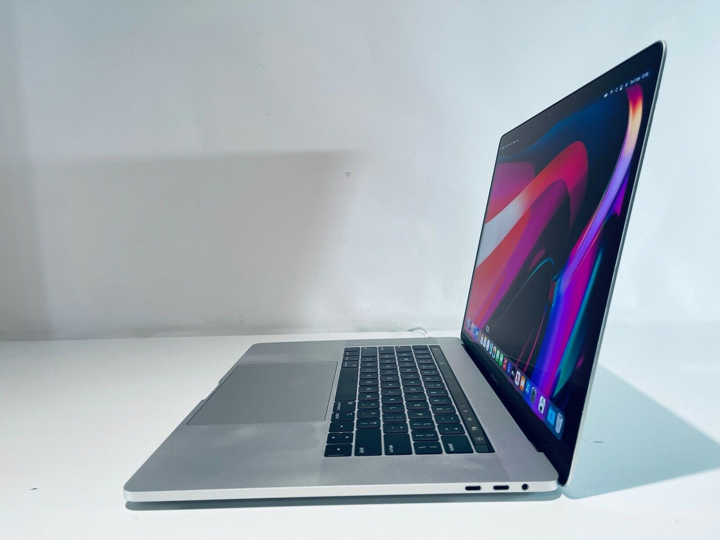 Apple MacBook Pro 15" 2018 Touch Bar ID i9 6-Core 2.9Ghz 32GB 4TB SSD