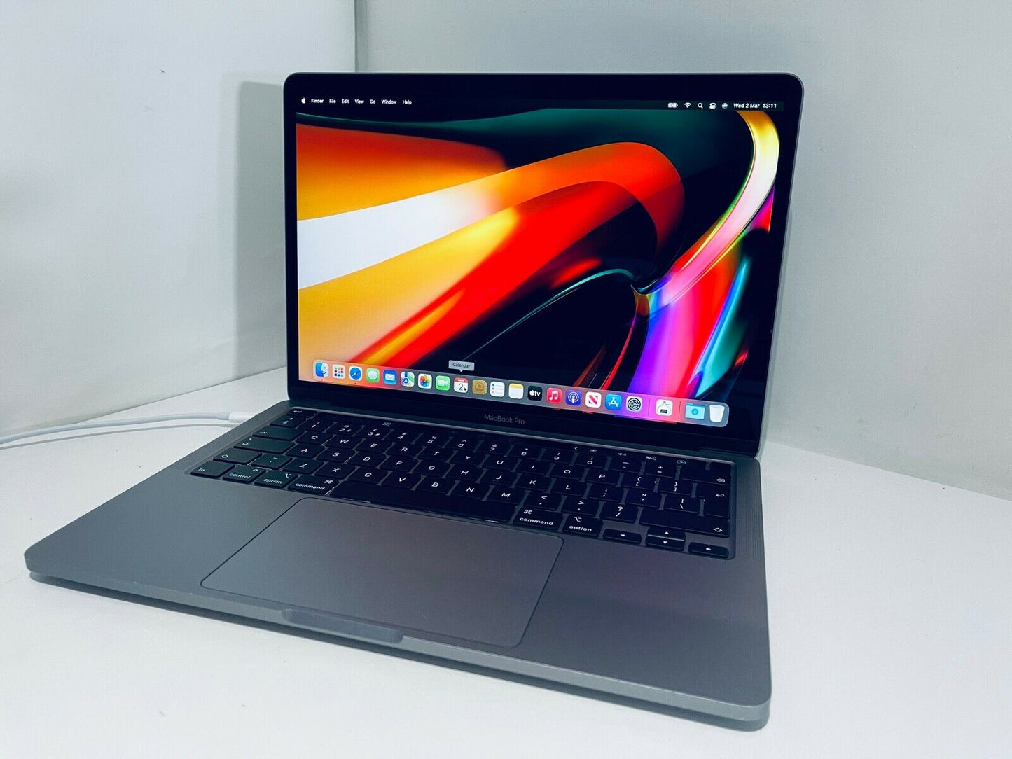 Apple MacBook Pro Retina 13" 2020 Touch Bar Quad Core i7 2.3Ghz 16GB 512GB SSD